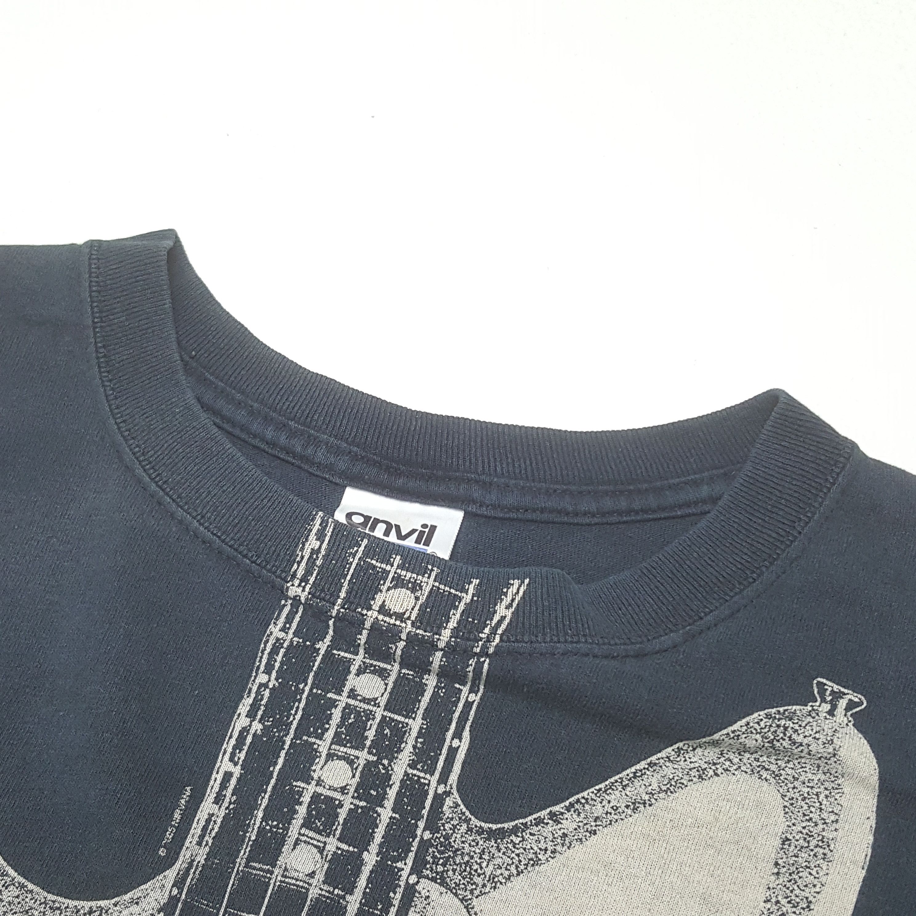 Nirvana × Vintage Vintage NIRVANA American Grunge Band Guitar Design Tshirt Size US M / EU 48-50 / 2 - 4 Thumbnail