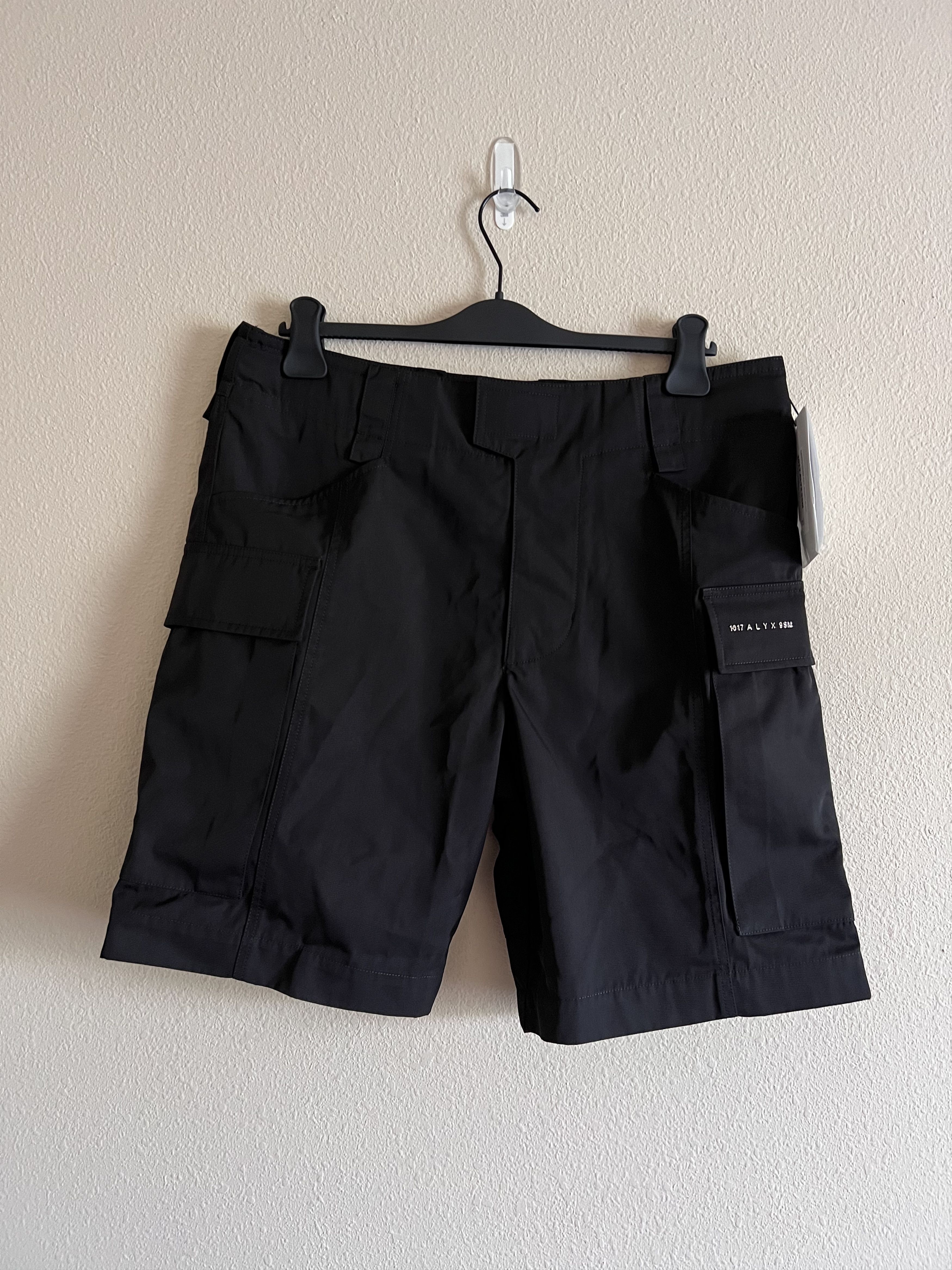 image of 1017 Alyx 9Sm Tactical Cargo Shorts In Black, Men's (Size 36)