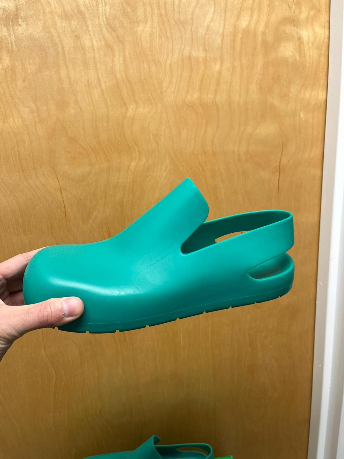 Bottega Veneta Puddle Sandal in Matt Rubber in Acid Turquoise Size US 8 / EU 41 - 4 Thumbnail