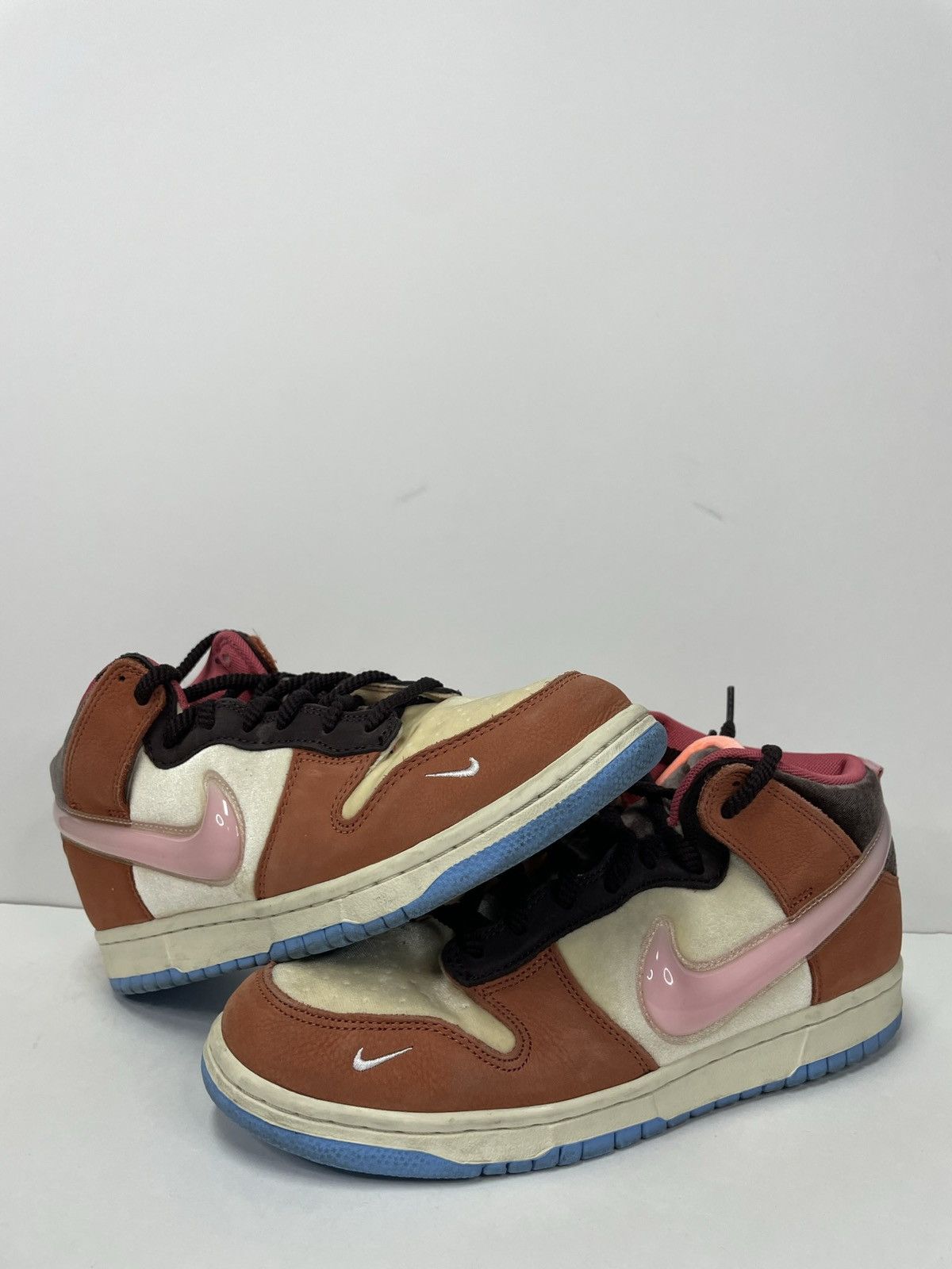 dunk mid social status