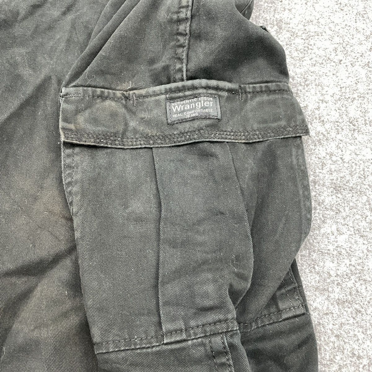 Vintage × Wrangler Vintage Wrangler Super Black Faded Cargo Pants -wc217 Size US 44 / EU 60 - 3 Thumbnail