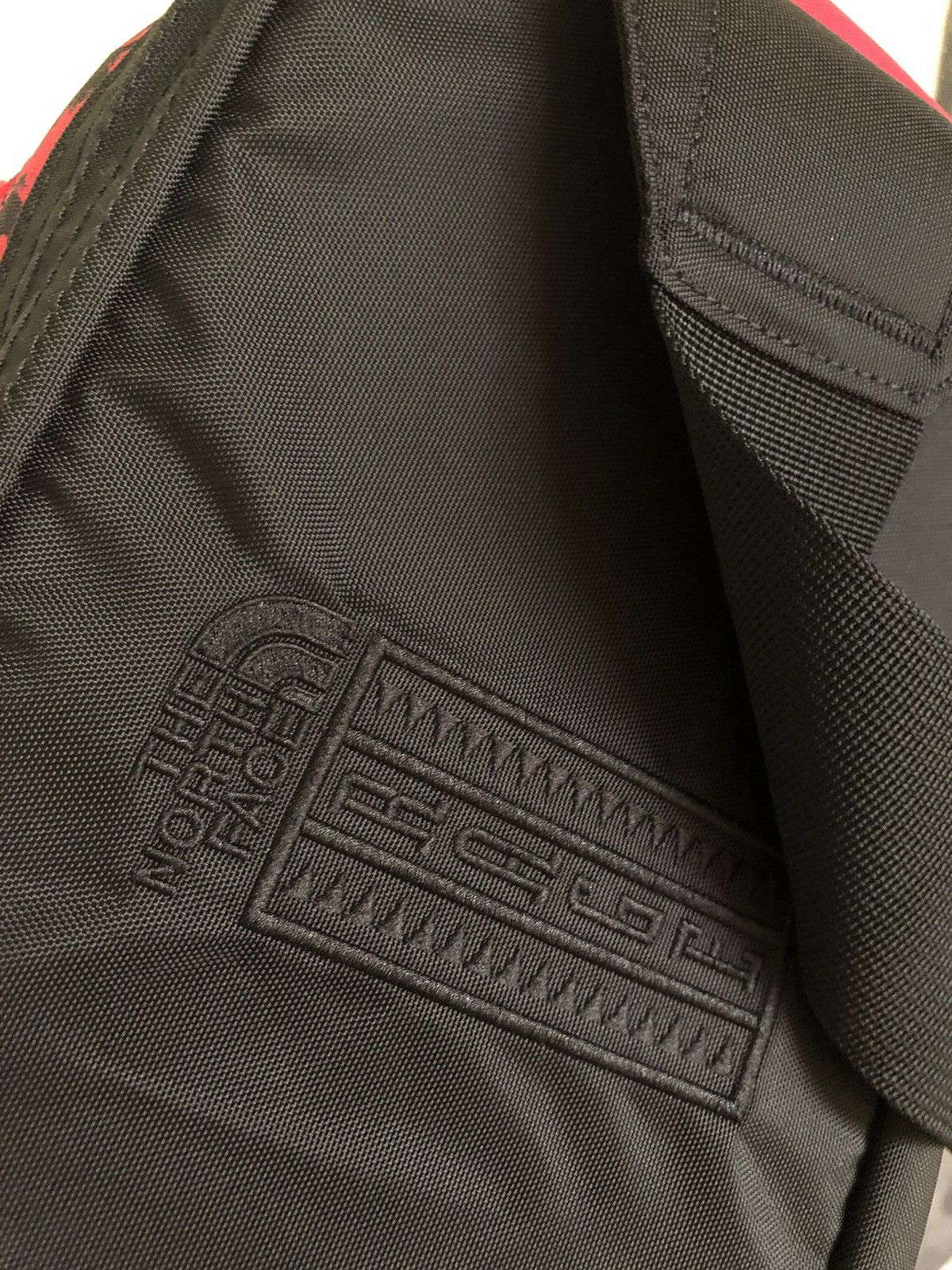The North Face The North Face TNF Mountain Rage crossbody waist hip bag Size ONE SIZE - 4 Thumbnail