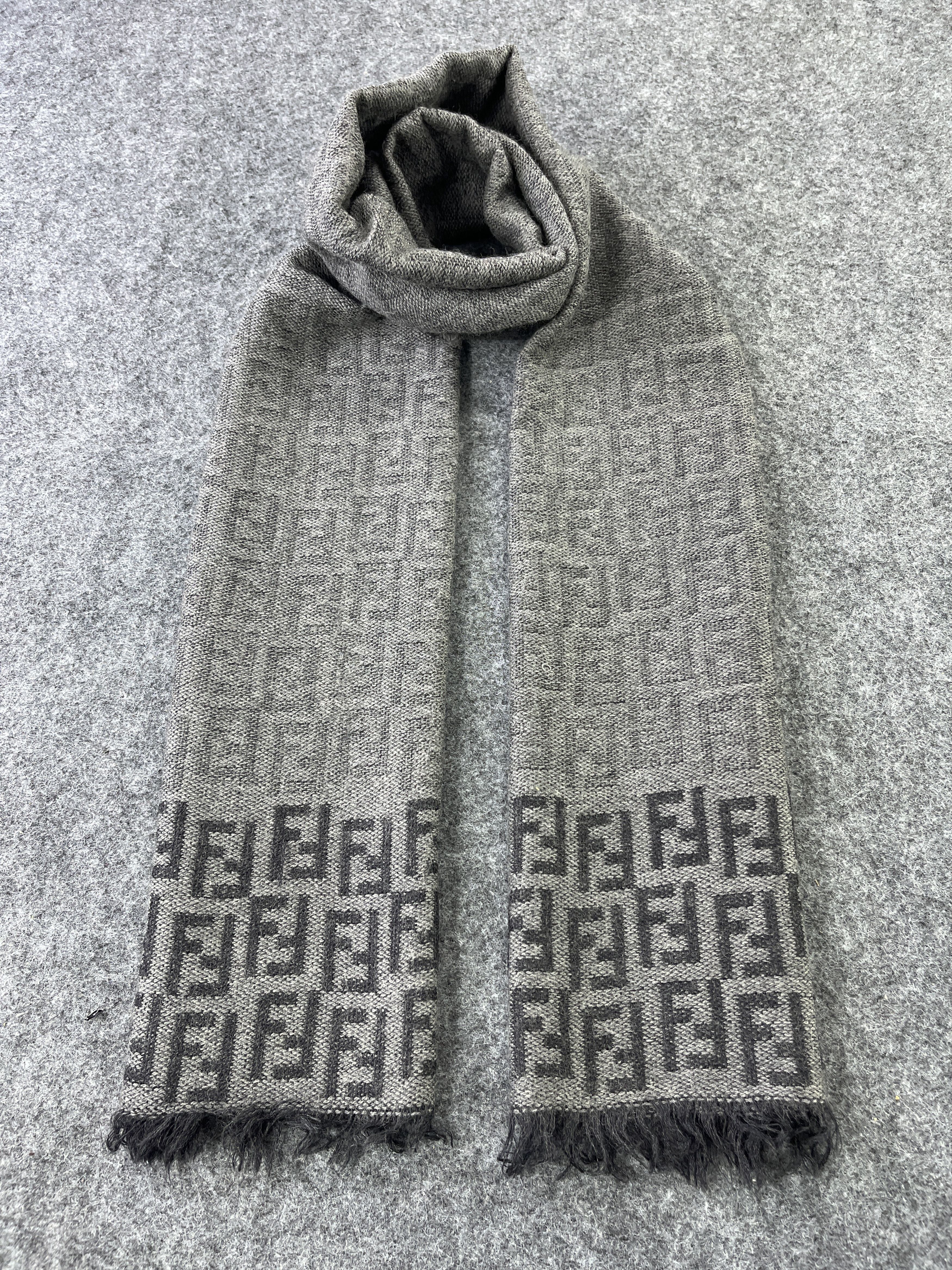 image of Fendi Grey Wool Scarves / Muffler / Neckwear T319, Women's
