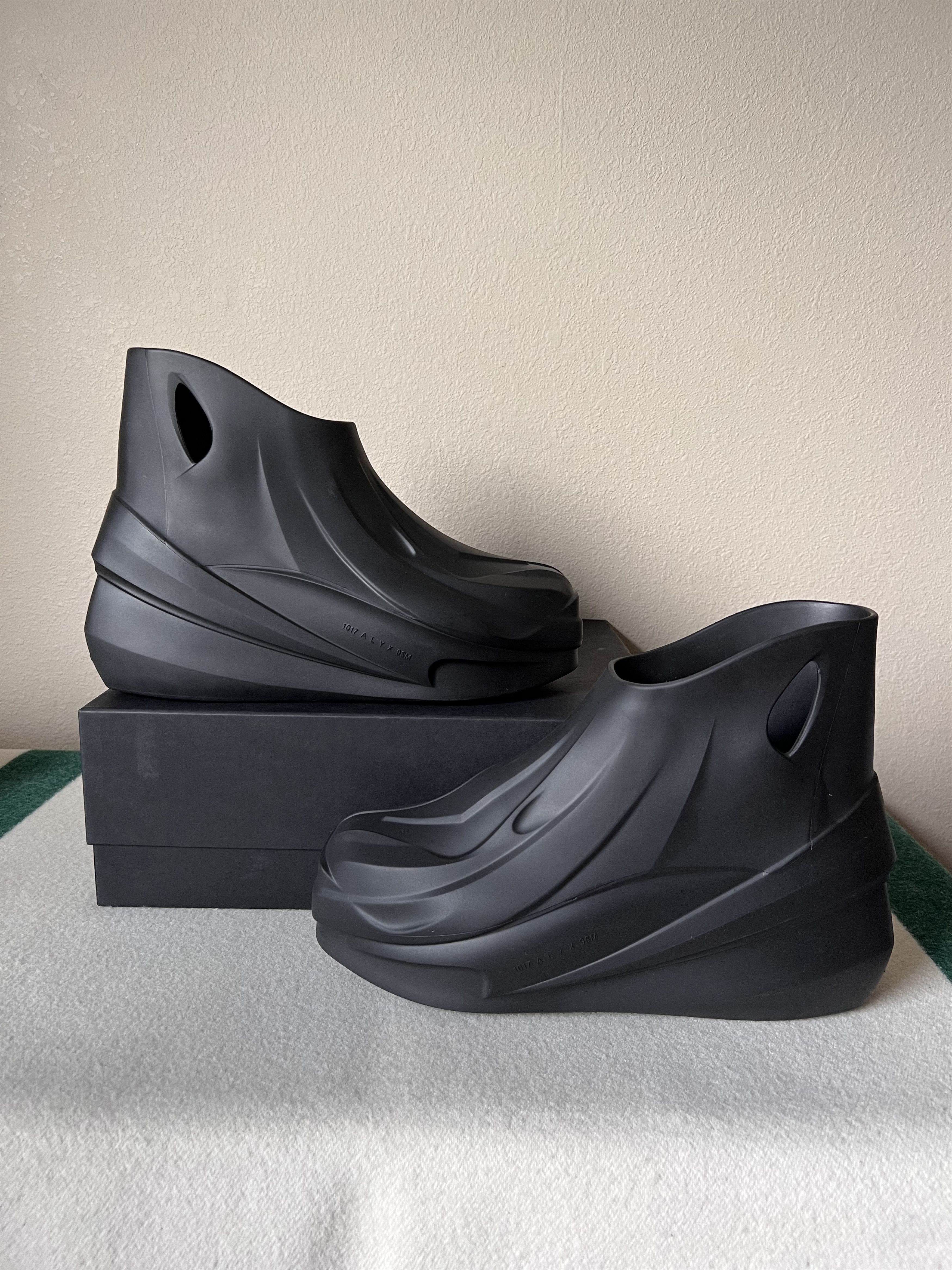 1017 ALYX 9SM 1017 Alyx 9SM Rubber Mono Boot in Black Size US 10 / EU 43 - 2 Thumbnail