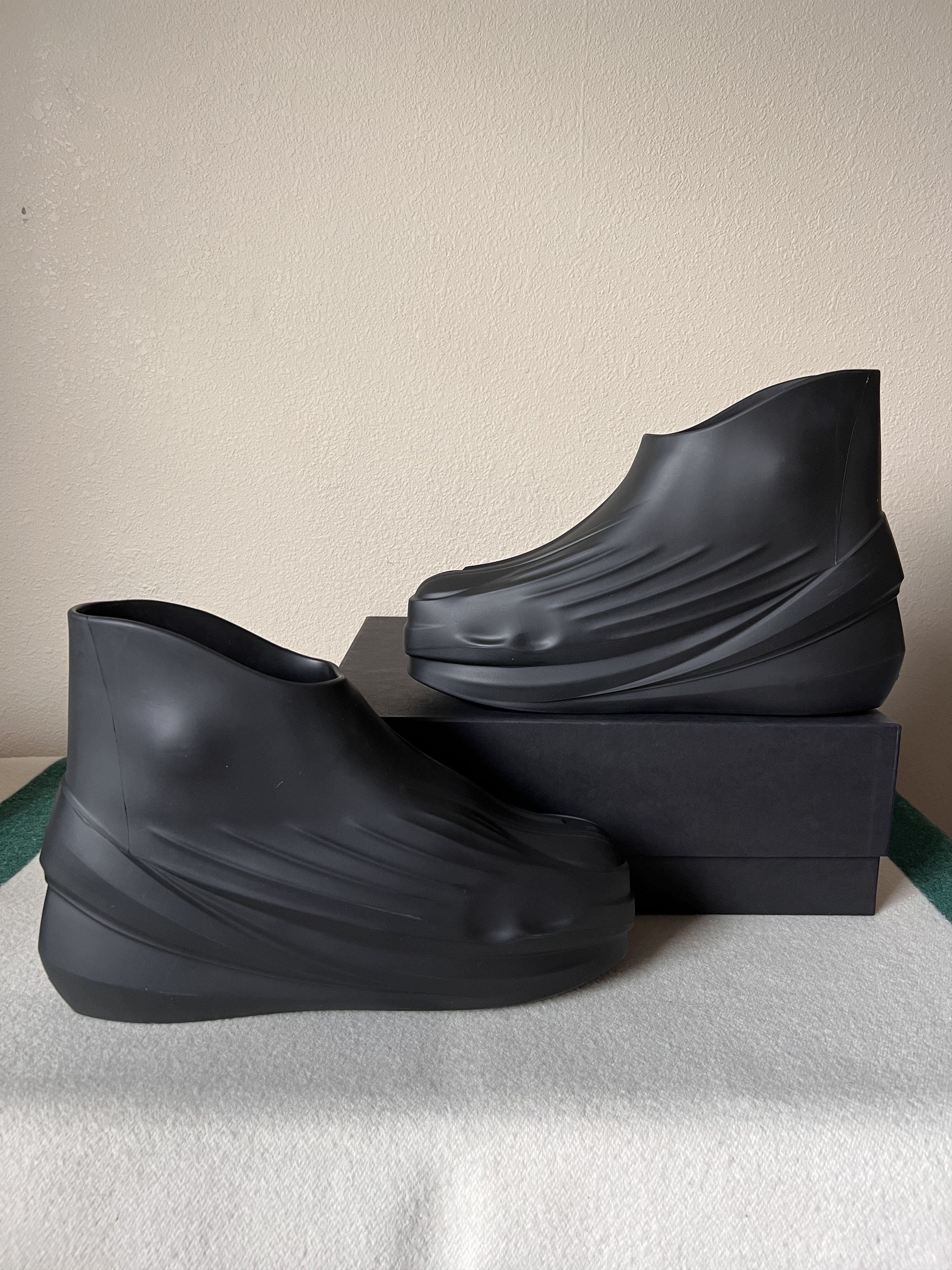 1017 ALYX 9SM 1017 Alyx 9SM Rubber Mono Boot in Black Size US 10 / EU 43 - 3 Thumbnail