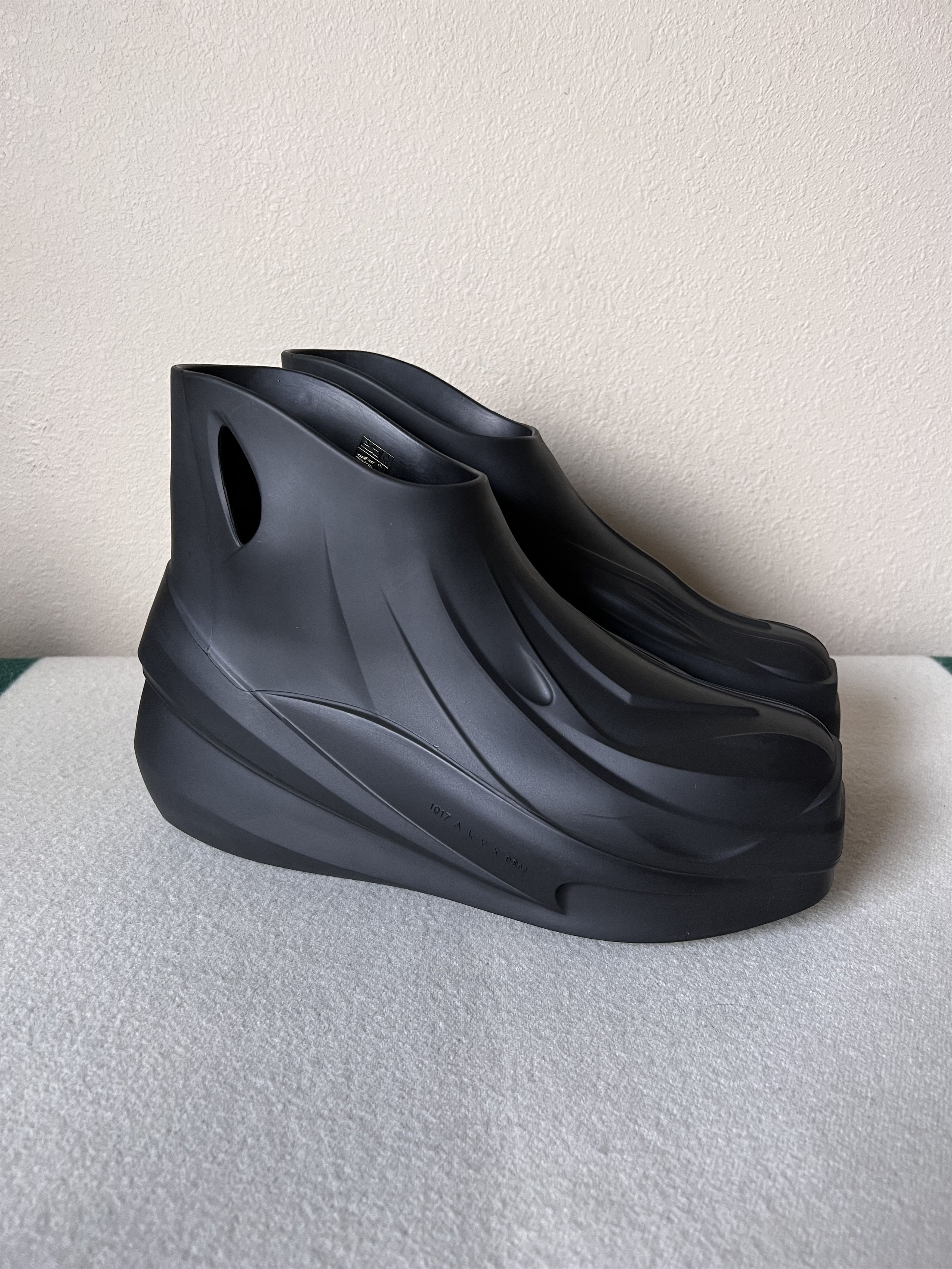 1017 ALYX 9SM 1017 Alyx 9SM Rubber Mono Boot in Black Size US 10 / EU 43 - 1 Thumbnail