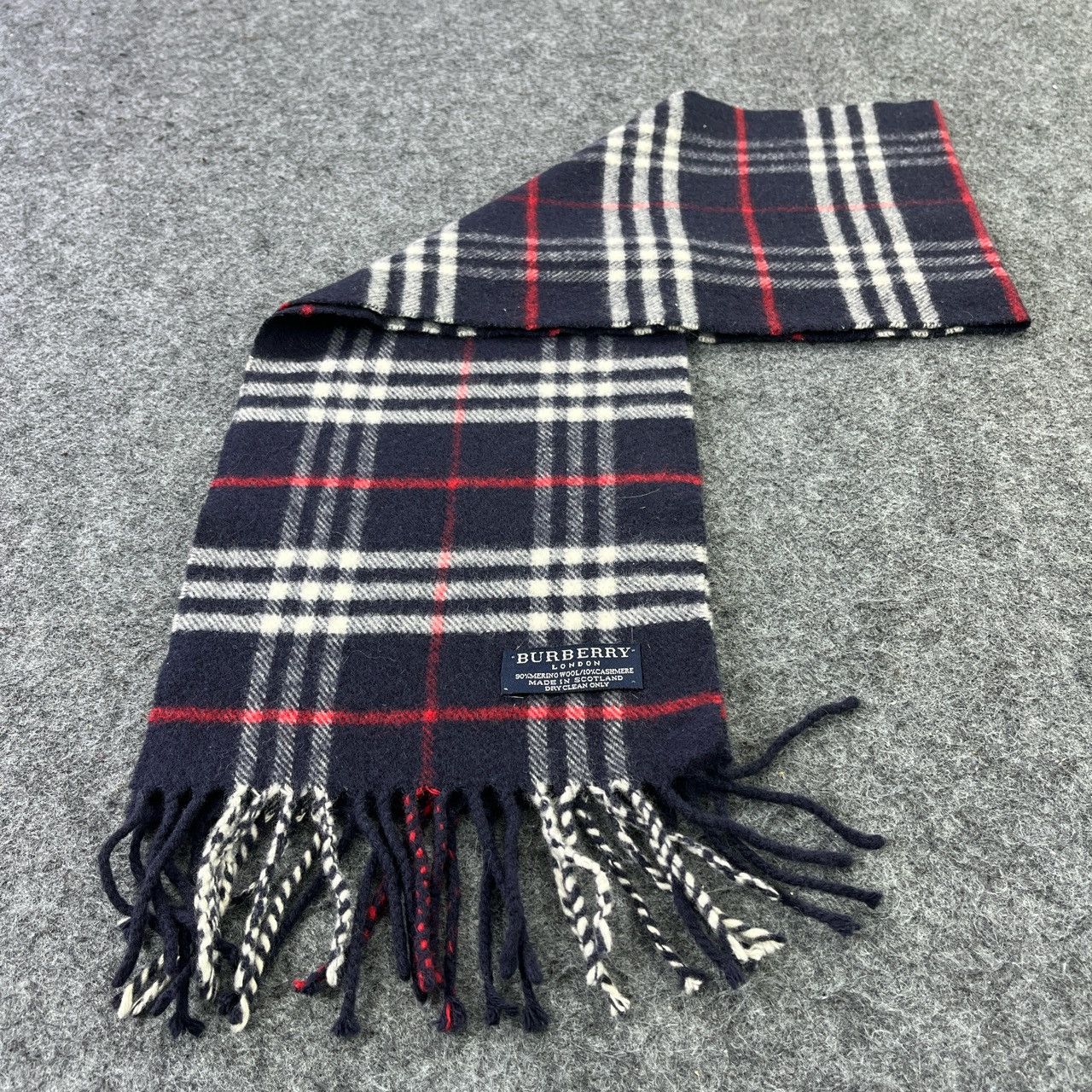Burberry BURBERRY SCARVES / MUFFLER / NECKWEAR T509 Size ONE SIZE - 4 Thumbnail