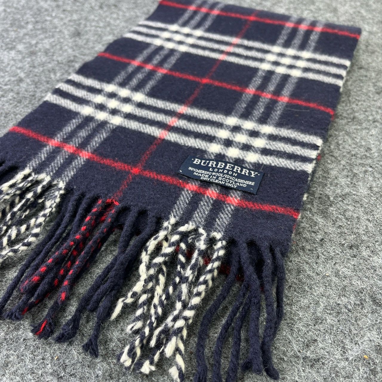 Burberry BURBERRY SCARVES / MUFFLER / NECKWEAR T509 Size ONE SIZE - 5 Thumbnail