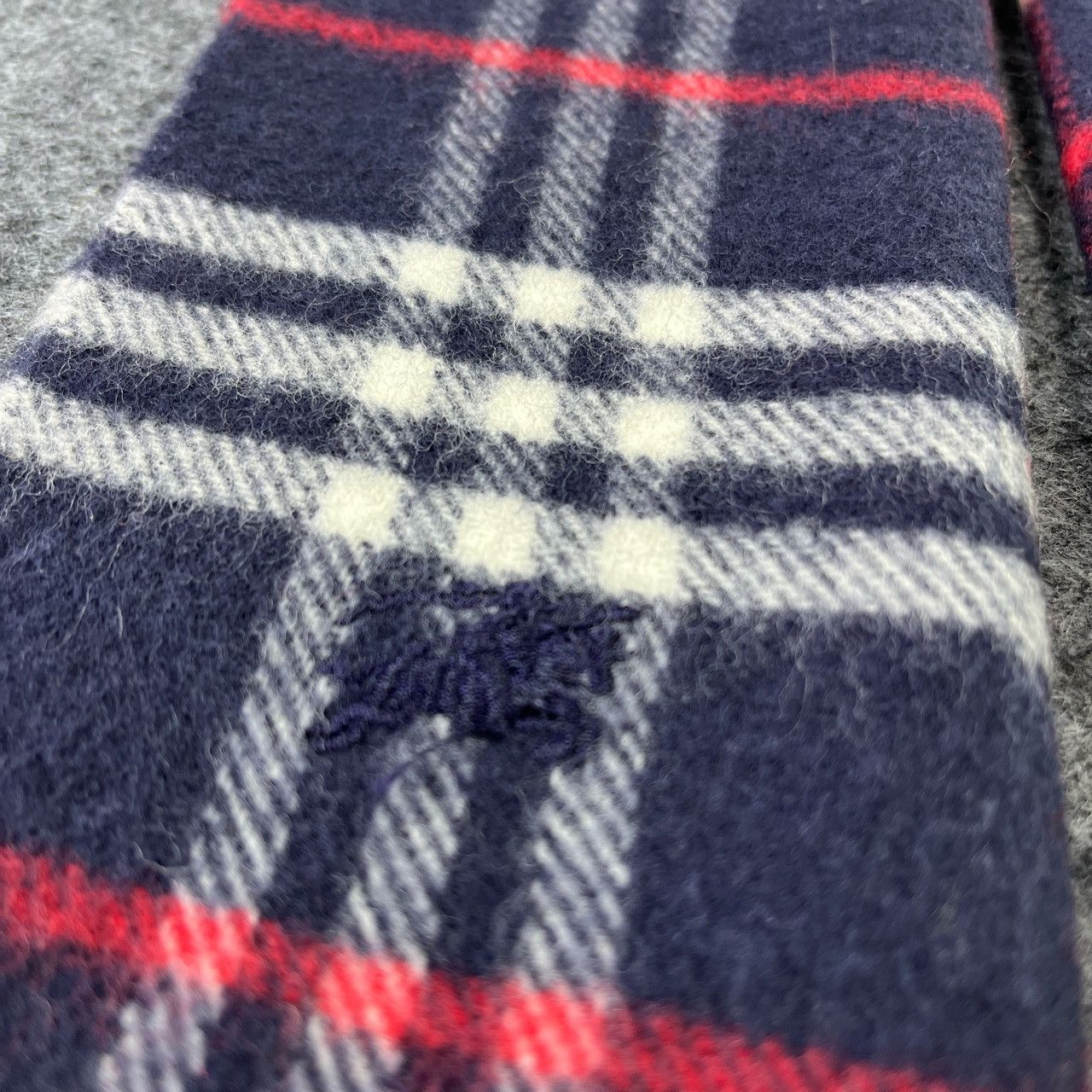 Burberry BURBERRY SCARVES / MUFFLER / NECKWEAR T509 Size ONE SIZE - 8 Thumbnail