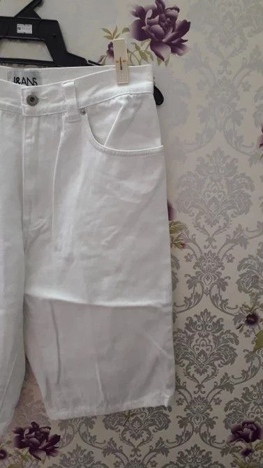 Dolce & Gabbana DOLCE&GABBANA SHORT WHITE JEANS Size US 30 / EU 46 - 2 Thumbnail