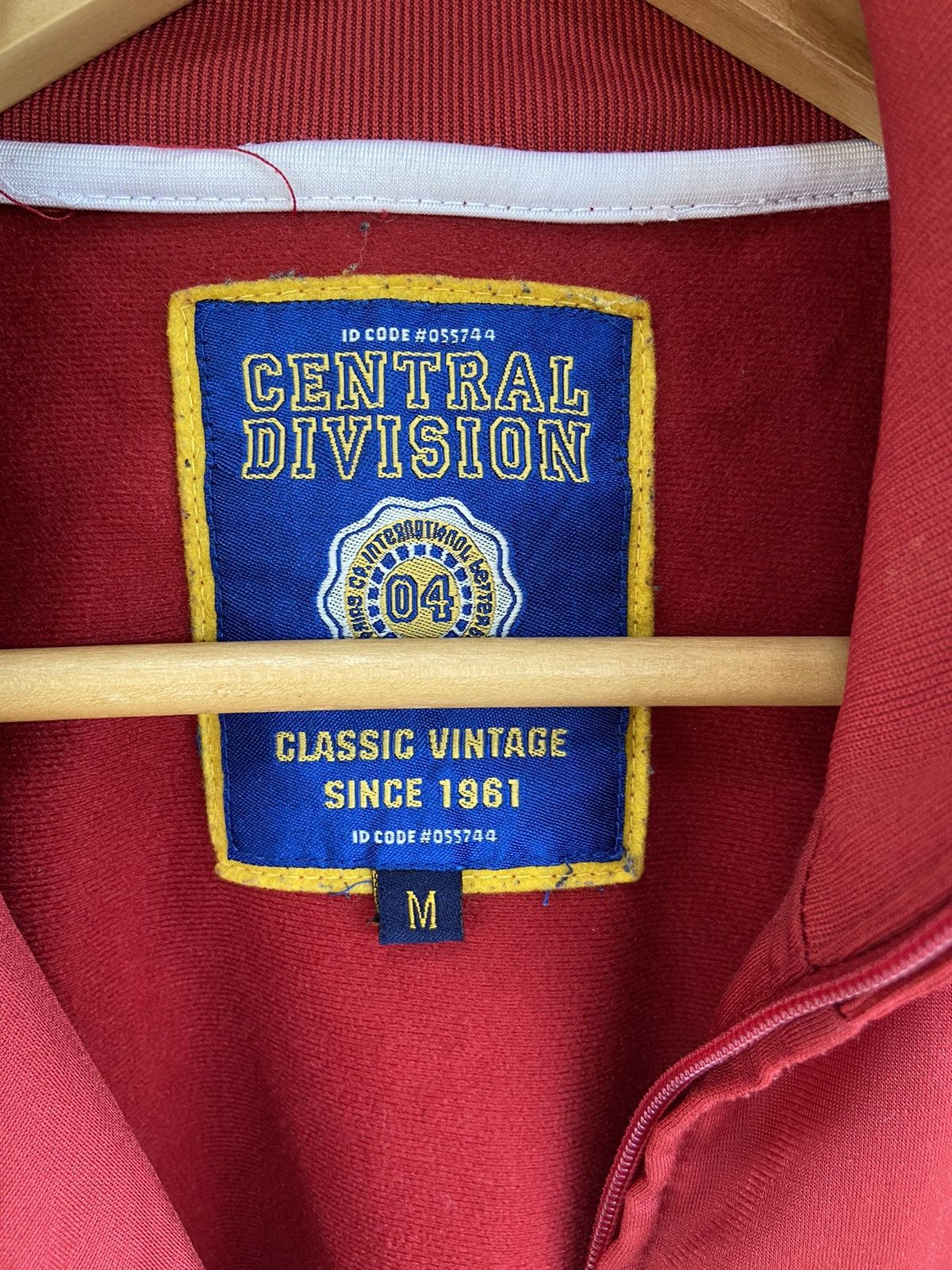 Japanese Brand Central Division classic vintage since 1961 California Size US M / EU 48-50 / 2 - 3 Thumbnail