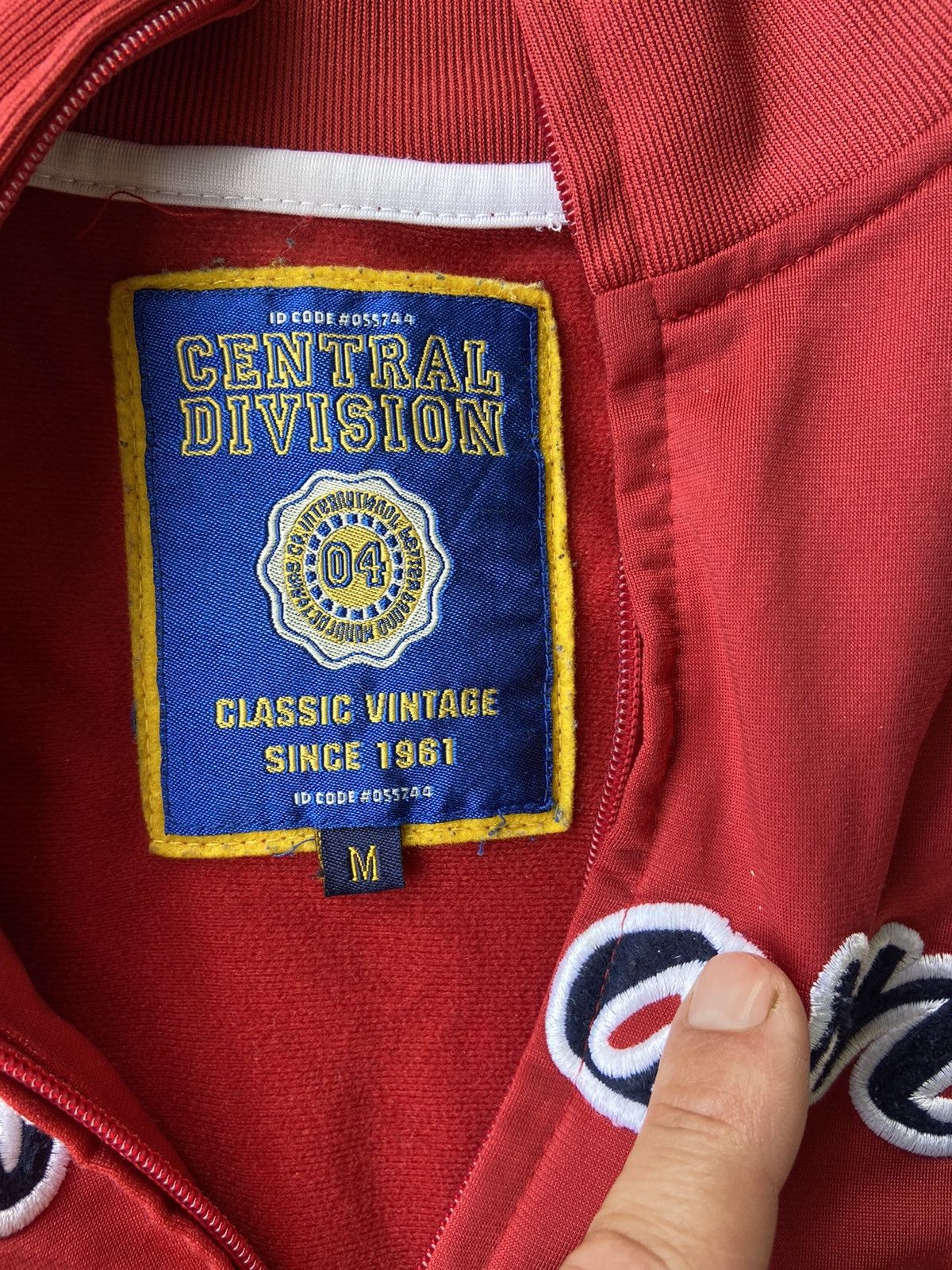 Japanese Brand Central Division classic vintage since 1961 California Size US M / EU 48-50 / 2 - 5 Thumbnail