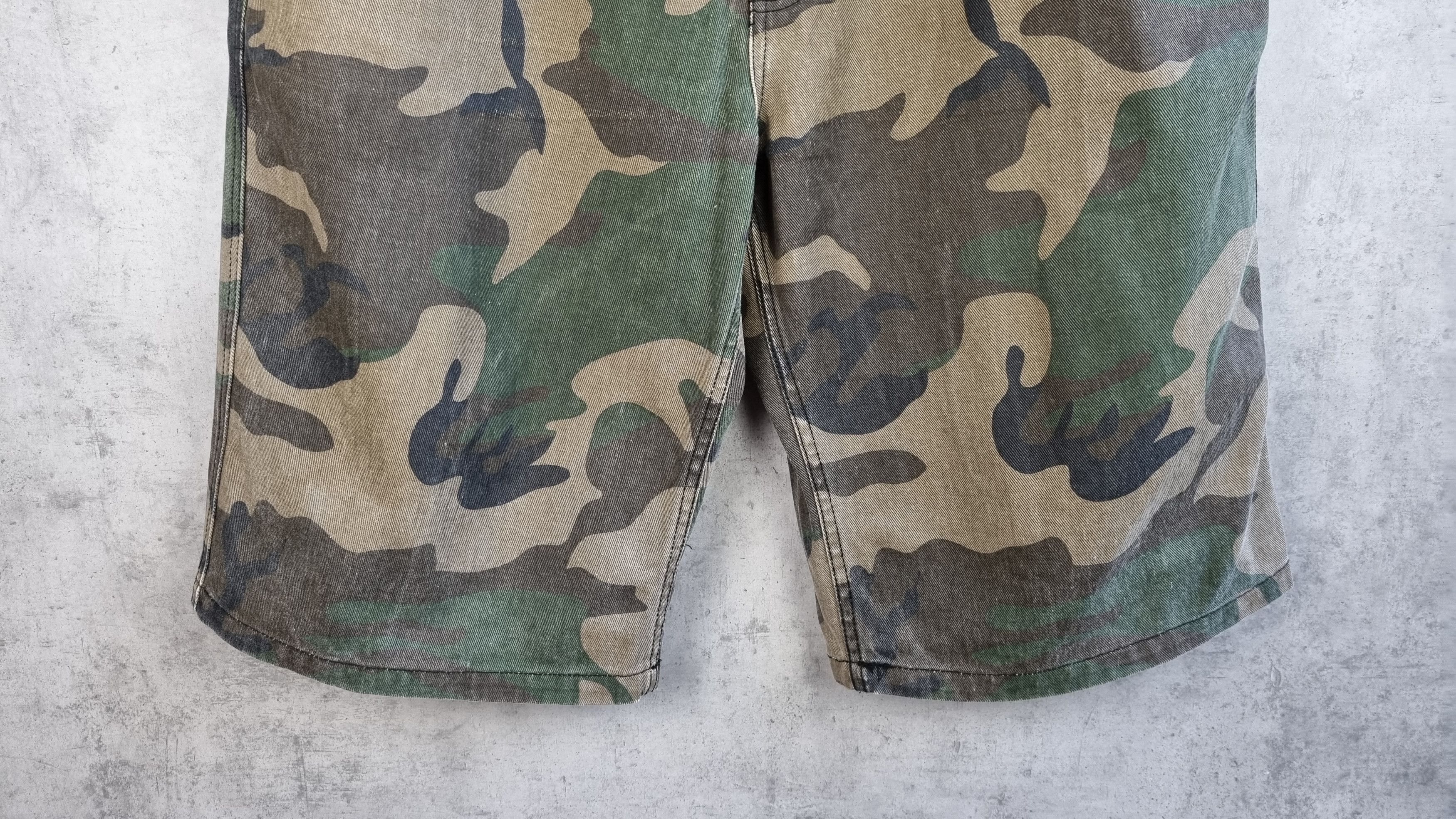 Karl Kani 90s KARL KANI Big Logo Camo shorts Secret Pocket Size US 34 / EU 50 - 13 Thumbnail