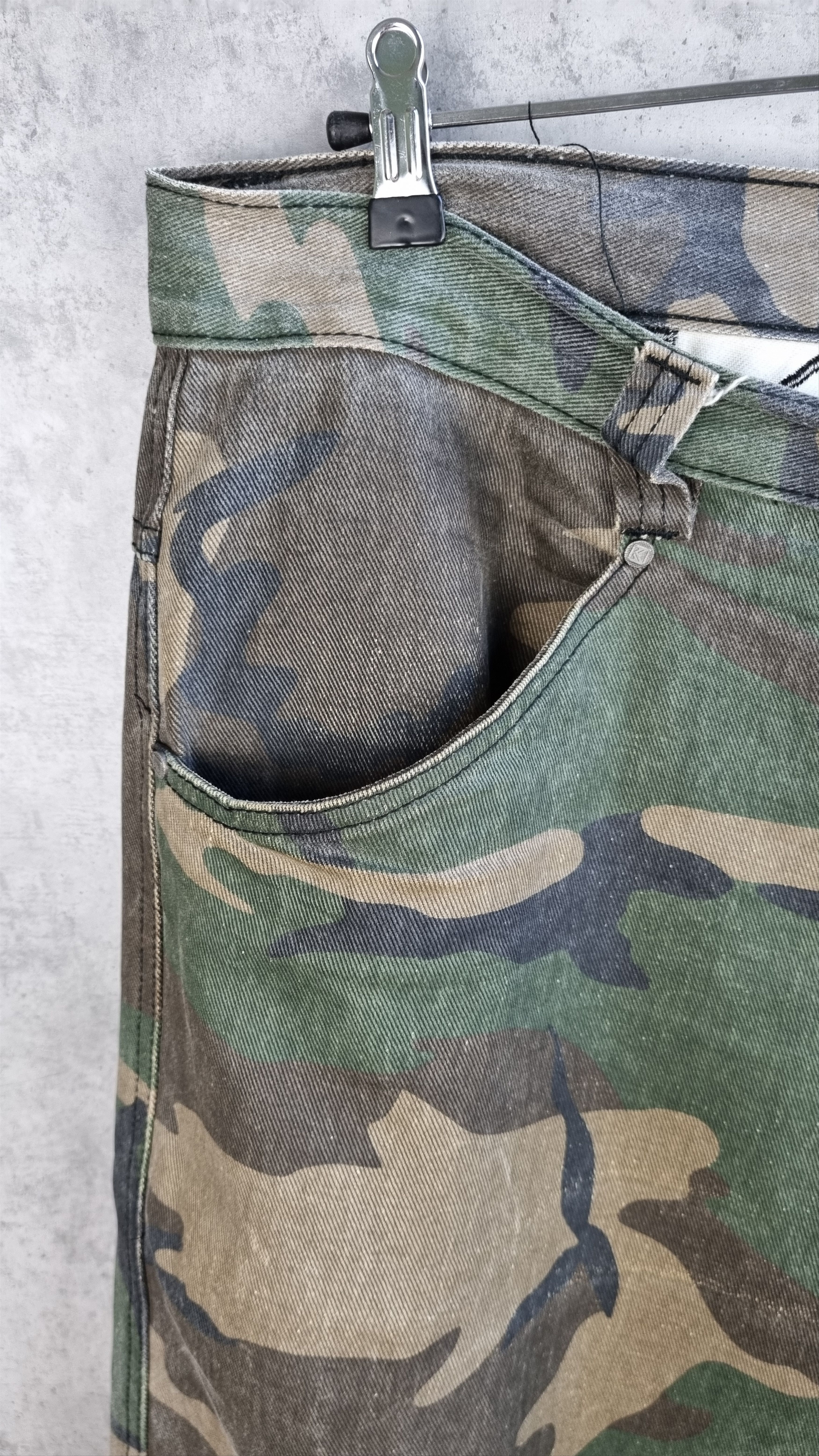 Karl Kani 90s KARL KANI Big Logo Camo shorts Secret Pocket Size US 34 / EU 50 - 14 Thumbnail