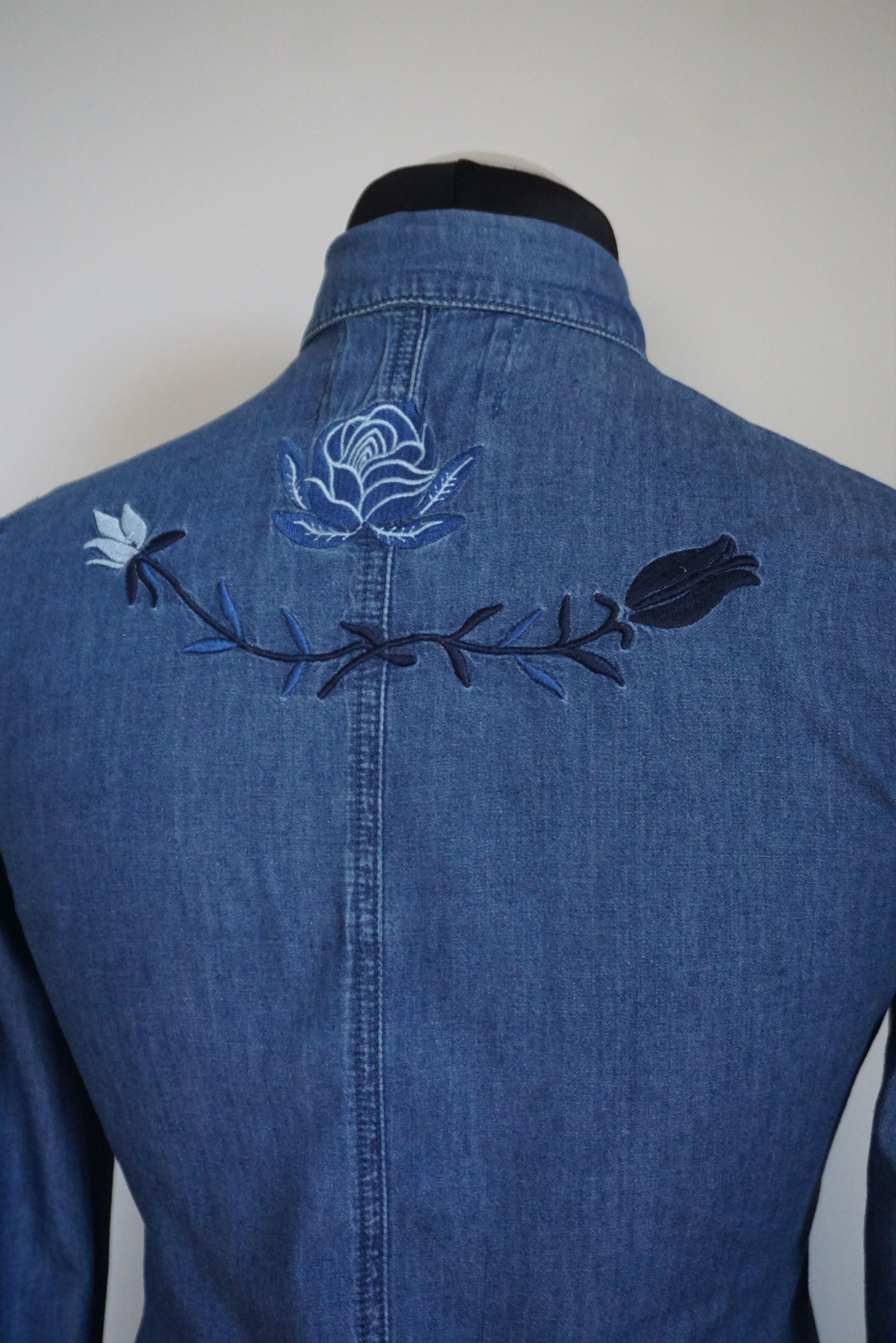 Desigual Desigual S 4/6 Exotic jeans shirt embroidered floral cowboy Size S / US 4 / IT 40 - 8 Thumbnail