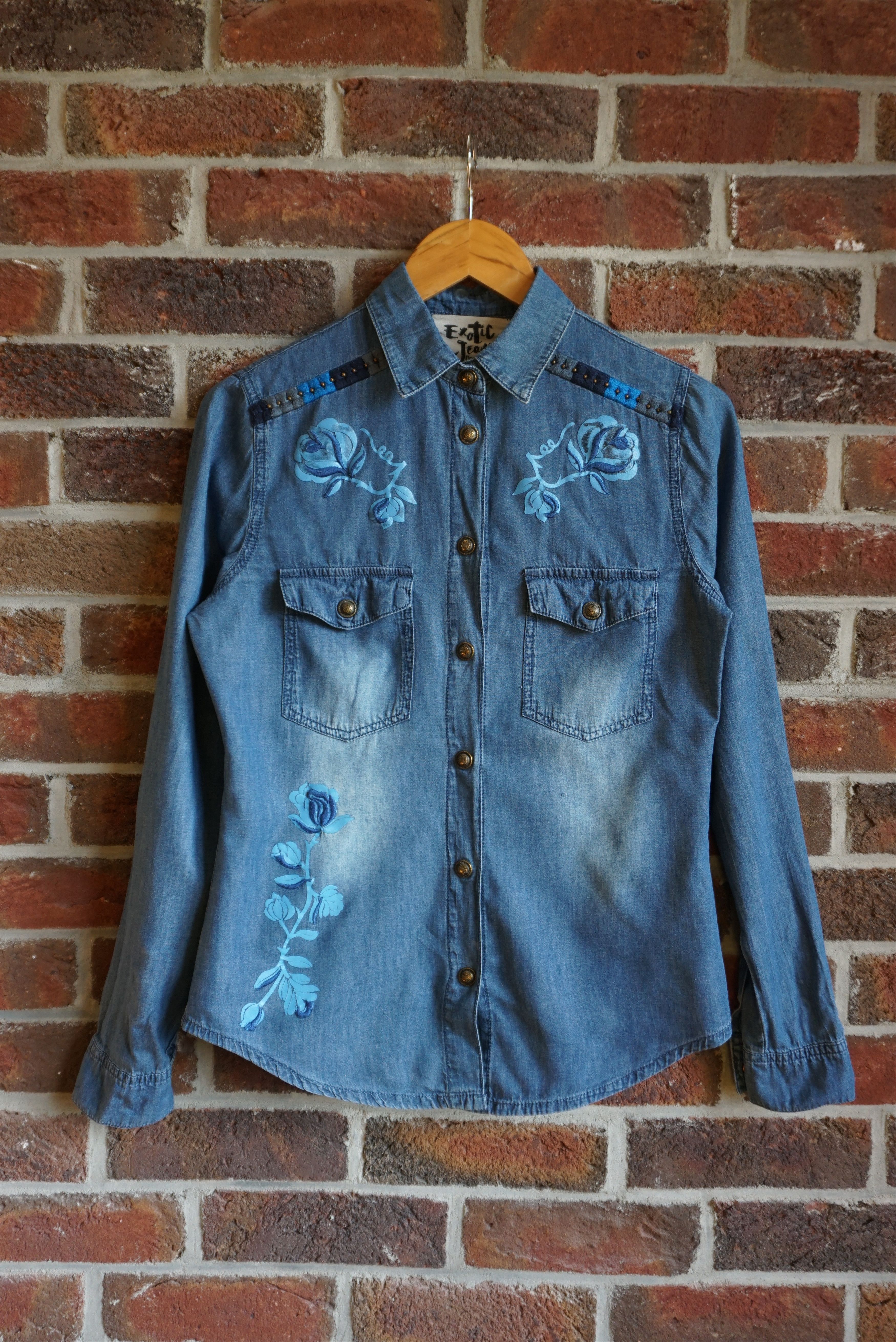 Desigual Desigual S 4/6 Exotic jeans shirt embroidered floral cowboy Size S / US 4 / IT 40 - 4 Thumbnail