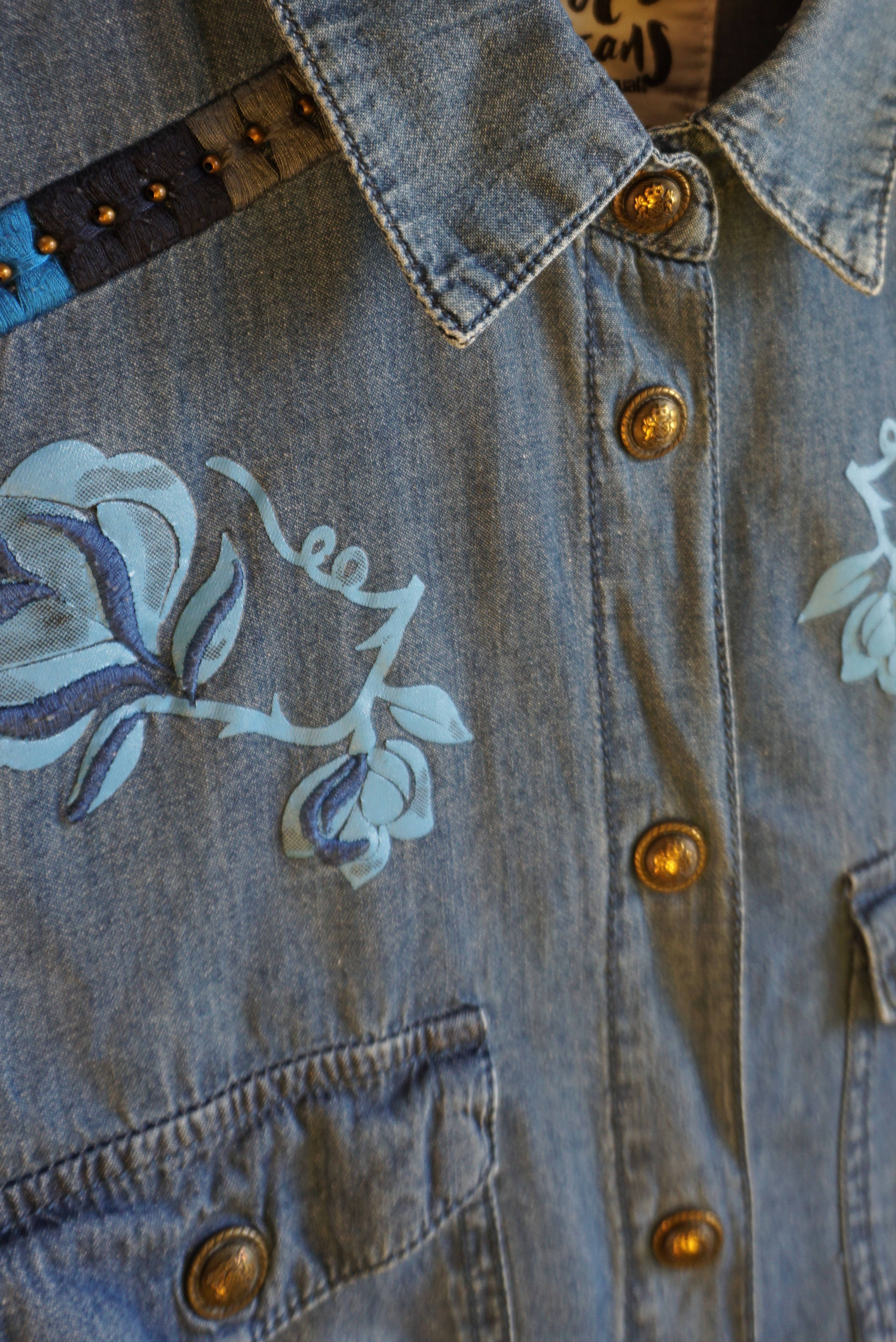 Desigual Desigual S 4/6 Exotic jeans shirt embroidered floral cowboy Size S / US 4 / IT 40 - 11 Thumbnail