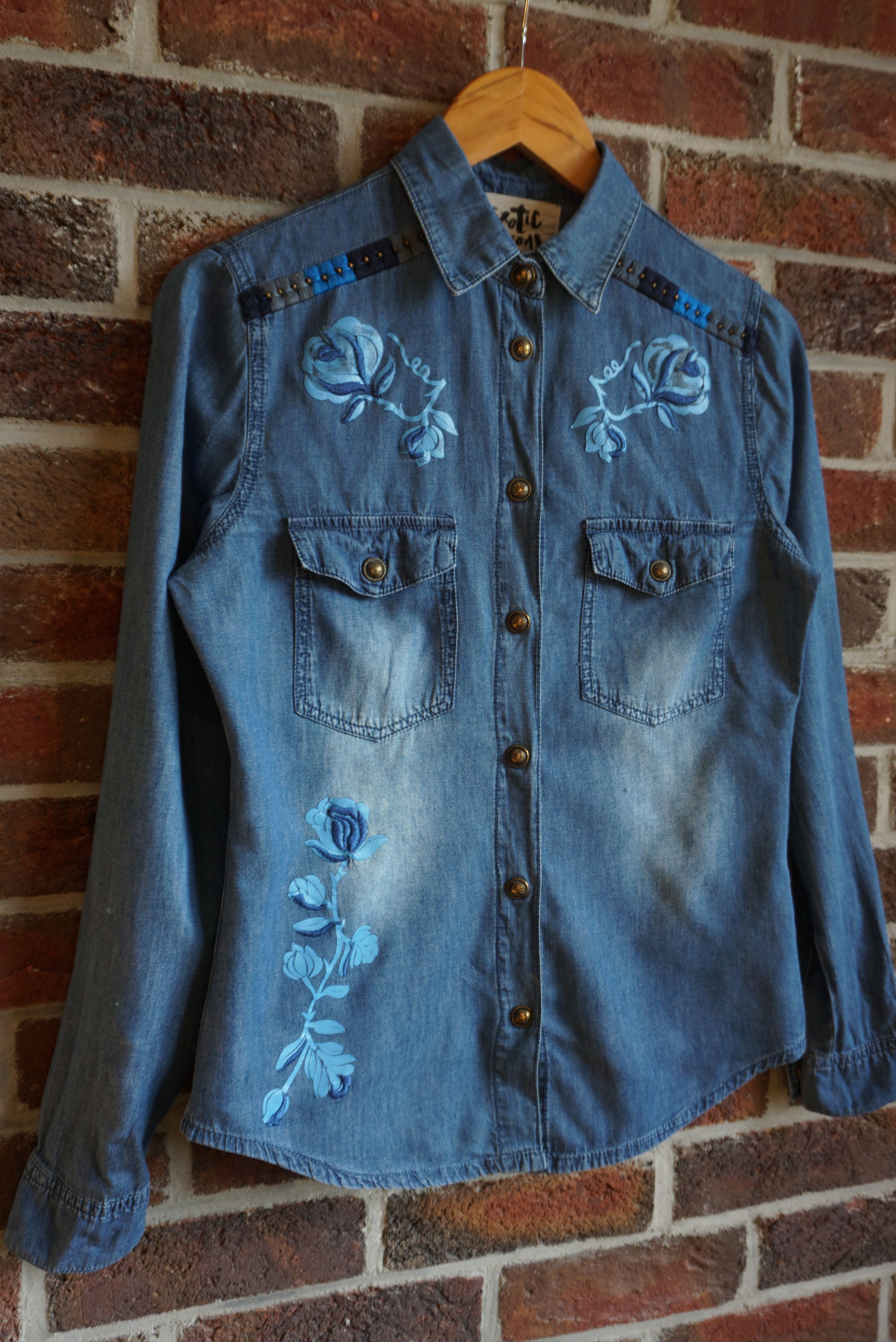 Desigual Desigual S 4/6 Exotic jeans shirt embroidered floral cowboy Size S / US 4 / IT 40 - 10 Thumbnail