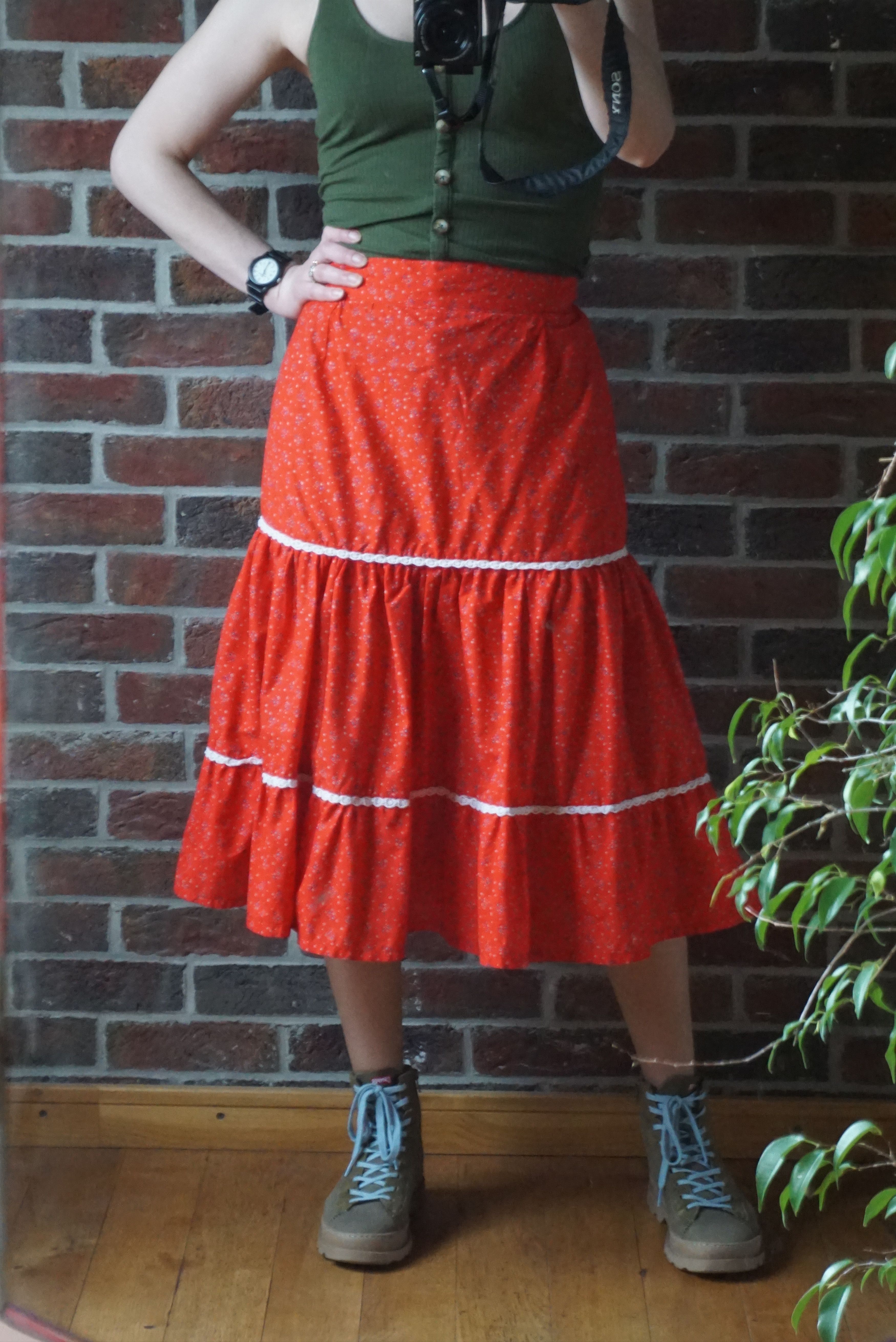 Handmade Spanish custom made skirt 70s floral cotton M 6/8 peasant Size 30" / US 8 / IT 44 - 1 Thumbnail
