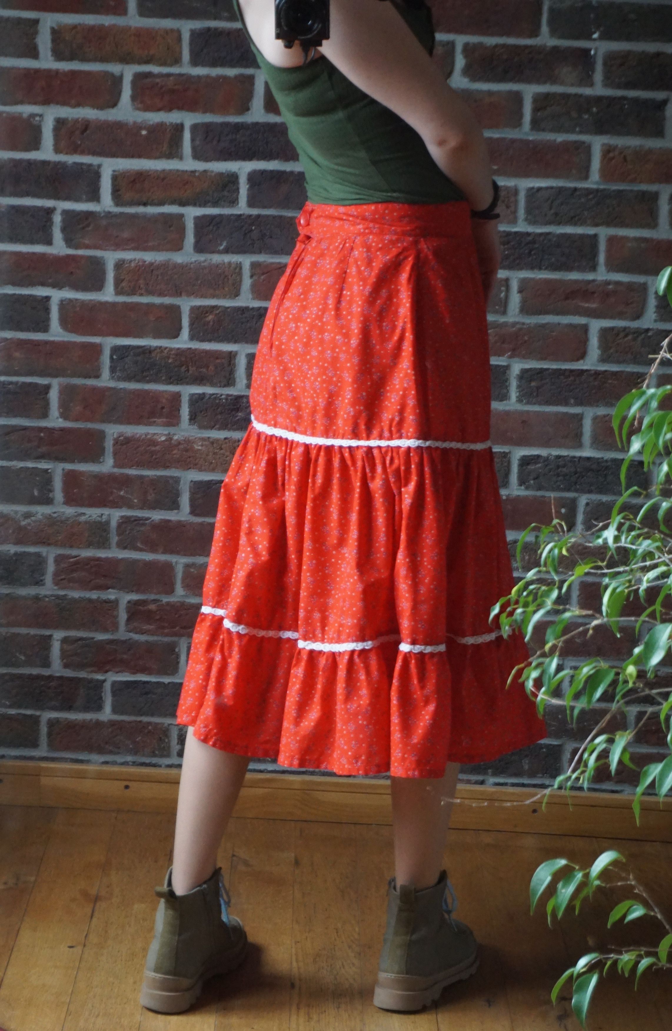 Handmade Spanish custom made skirt 70s floral cotton M 6/8 peasant Size 30" / US 8 / IT 44 - 3 Thumbnail
