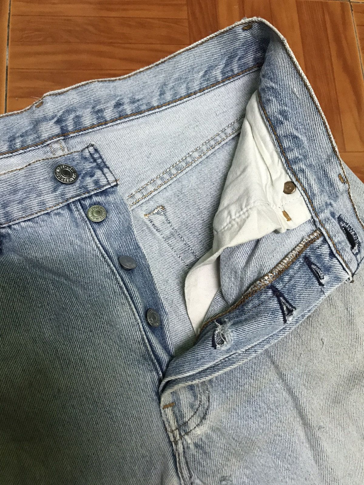 Levi's Vtg Light Wash Distressed Jeans – Straight Leg Frayed Hem Size US 28 / EU 44 - 7 Thumbnail
