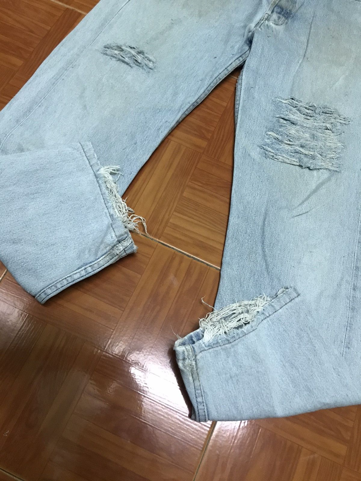 Levi's Vtg Light Wash Distressed Jeans – Straight Leg Frayed Hem Size US 28 / EU 44 - 4 Thumbnail