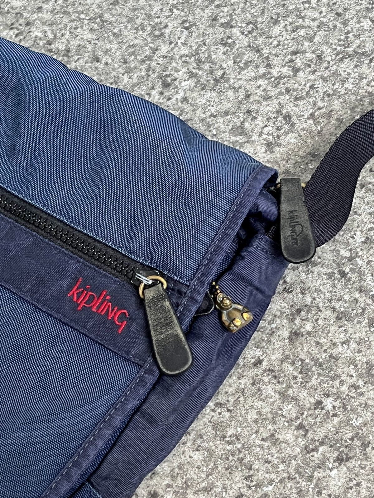 Japanese Brand VINTAGE Y2K KIPLING CROSSBODY BAG MONKEY Size ONE SIZE - 2 Thumbnail