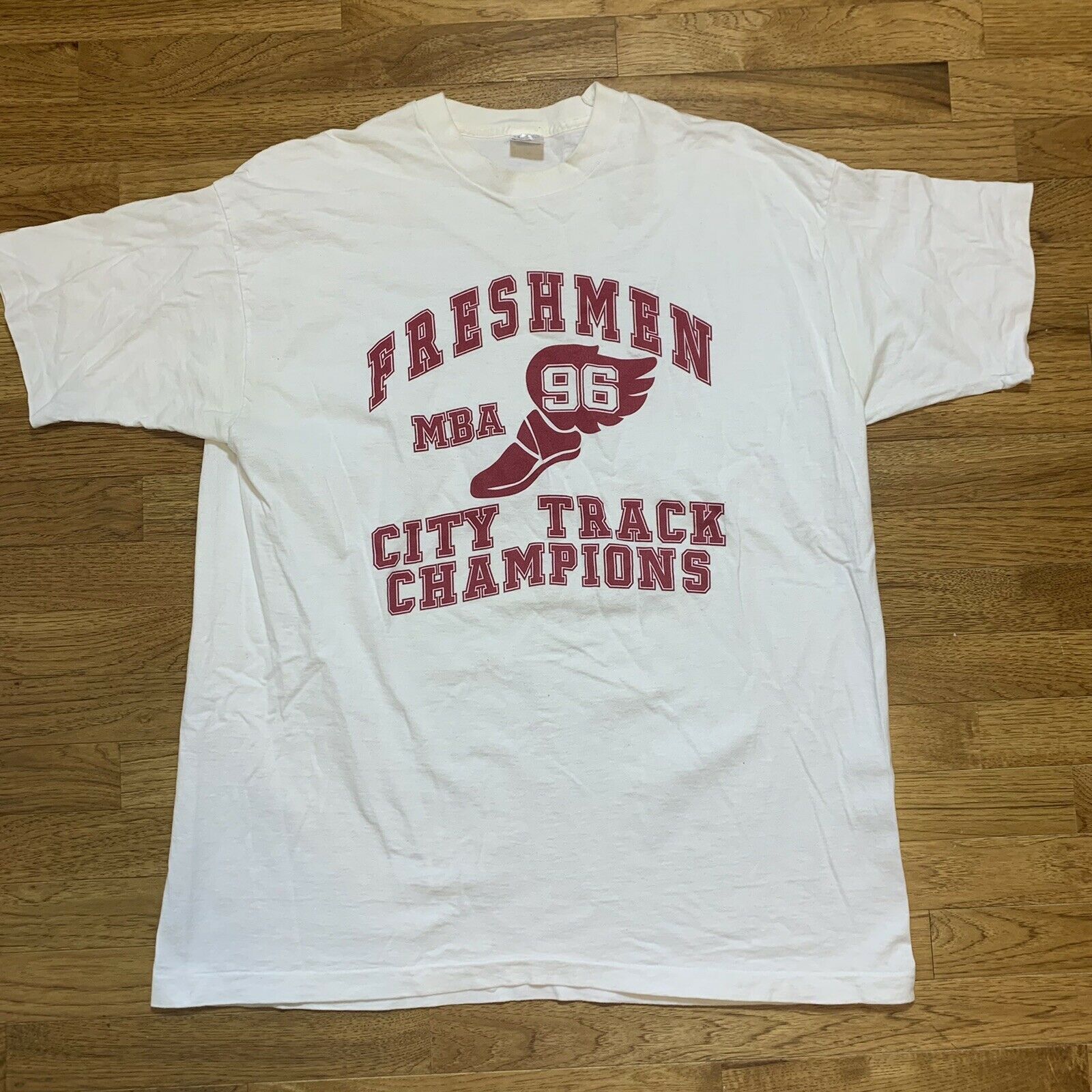 Other × Vintage Vintage 90s Freshmen MBA Track USA 1996 White T-Shirt XL/L Size US L / EU 52-54 / 3 - 9 Thumbnail