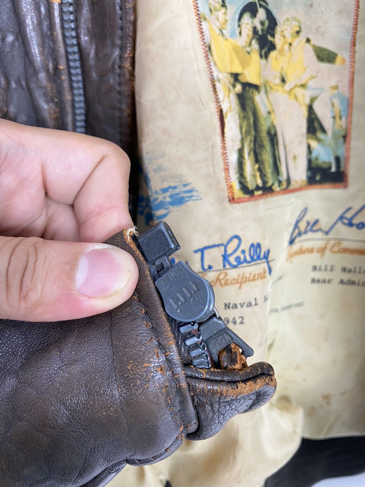 Avirex Vtg 80’s DISTRESSED Avirex Type G-1 Leather Flight Jacket Size US XS / EU 42 / 0 - 16 Thumbnail