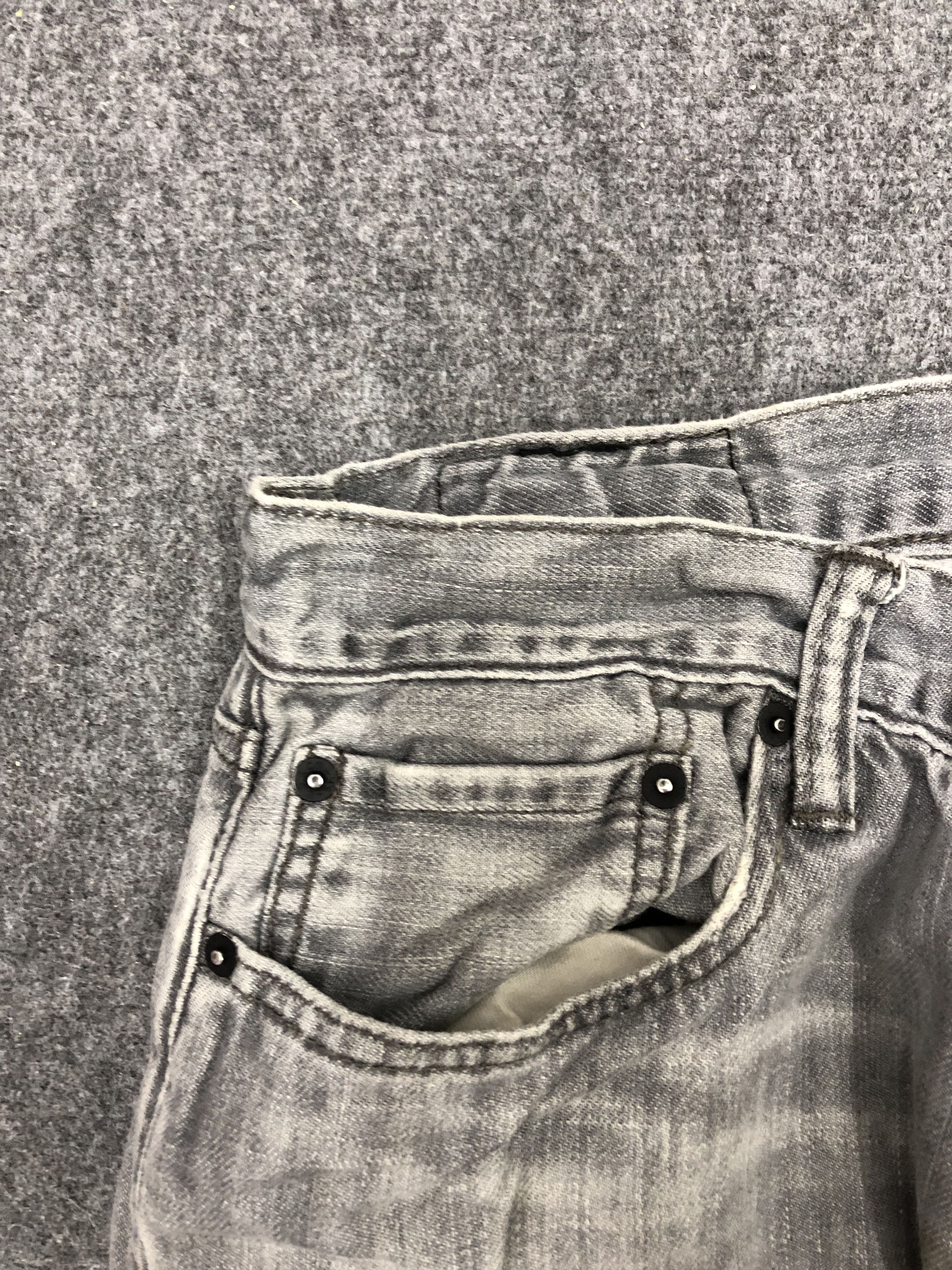 Levi's Vintage Levis 514 Light Wash Denim DP1302 Size US 33 - 10 Thumbnail