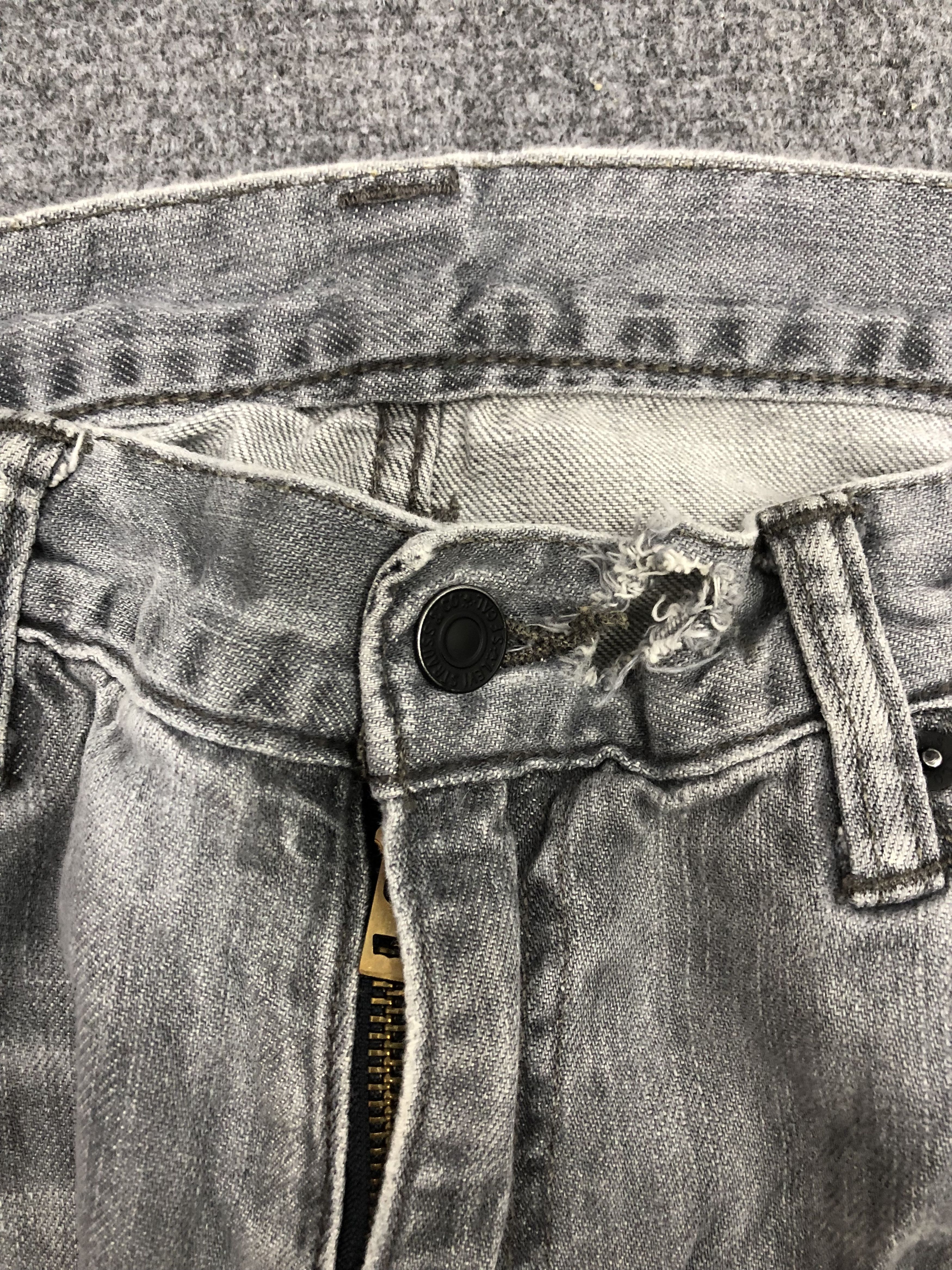 Levi's Vintage Levis 514 Light Wash Denim DP1302 Size US 33 - 11 Thumbnail
