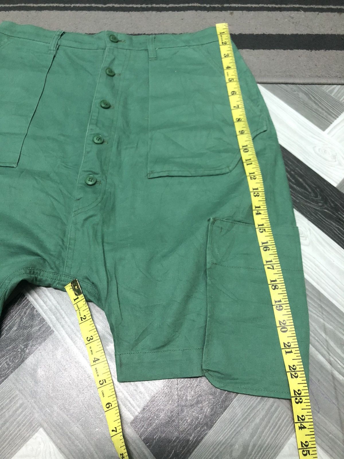 Issey Miyake × Japanese Brand × Ne-Net Ne-NET ISSEY MIYAKE HIGH RISE MULTI POCKET SHORT PANTS Size US 31 - 10 Thumbnail