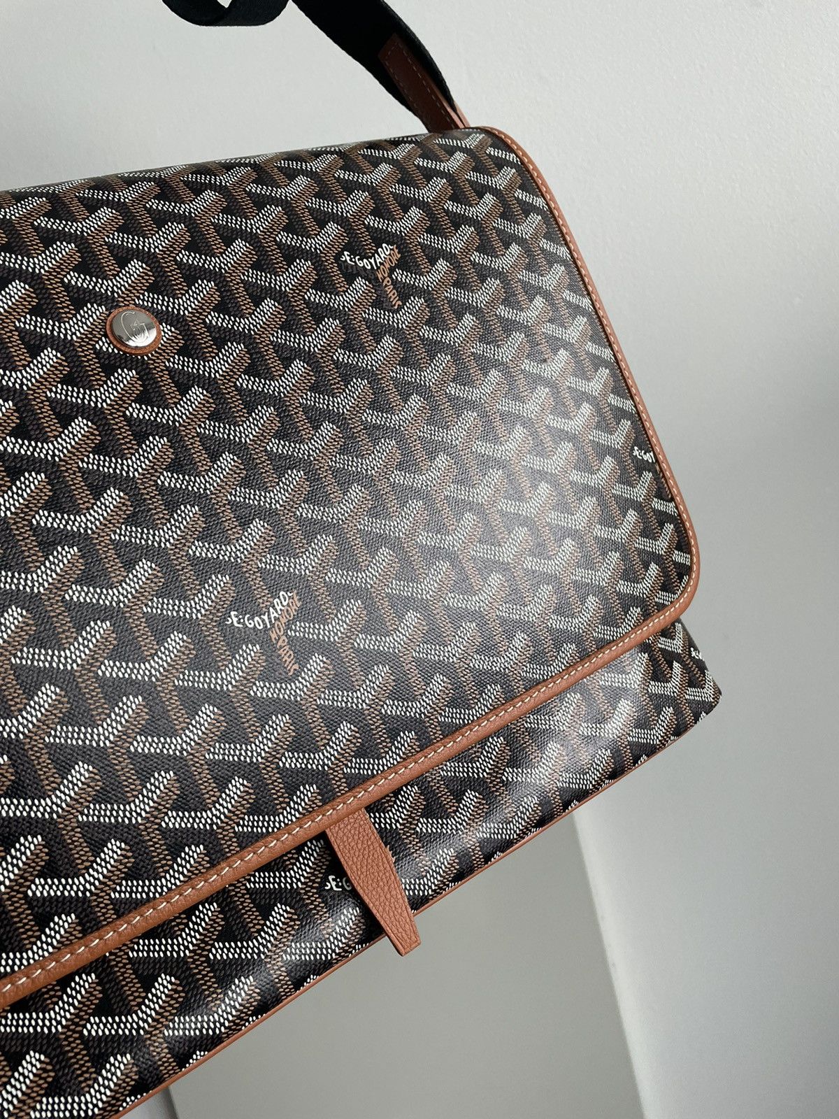 Goyard Brand NEW RARE Classic Goyard Crossbody Large Messenger Bag Size ONE SIZE - 19 Thumbnail