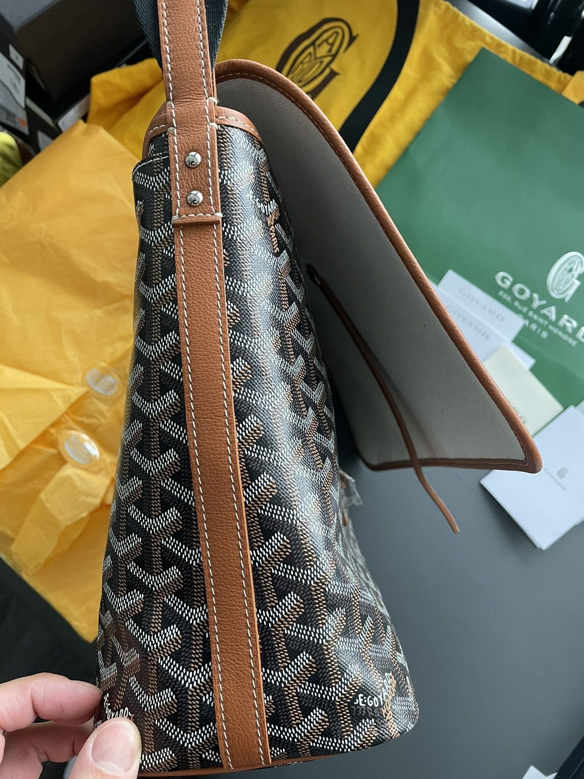 Goyard Brand NEW RARE Classic Goyard Crossbody Large Messenger Bag Size ONE SIZE - 21 Thumbnail