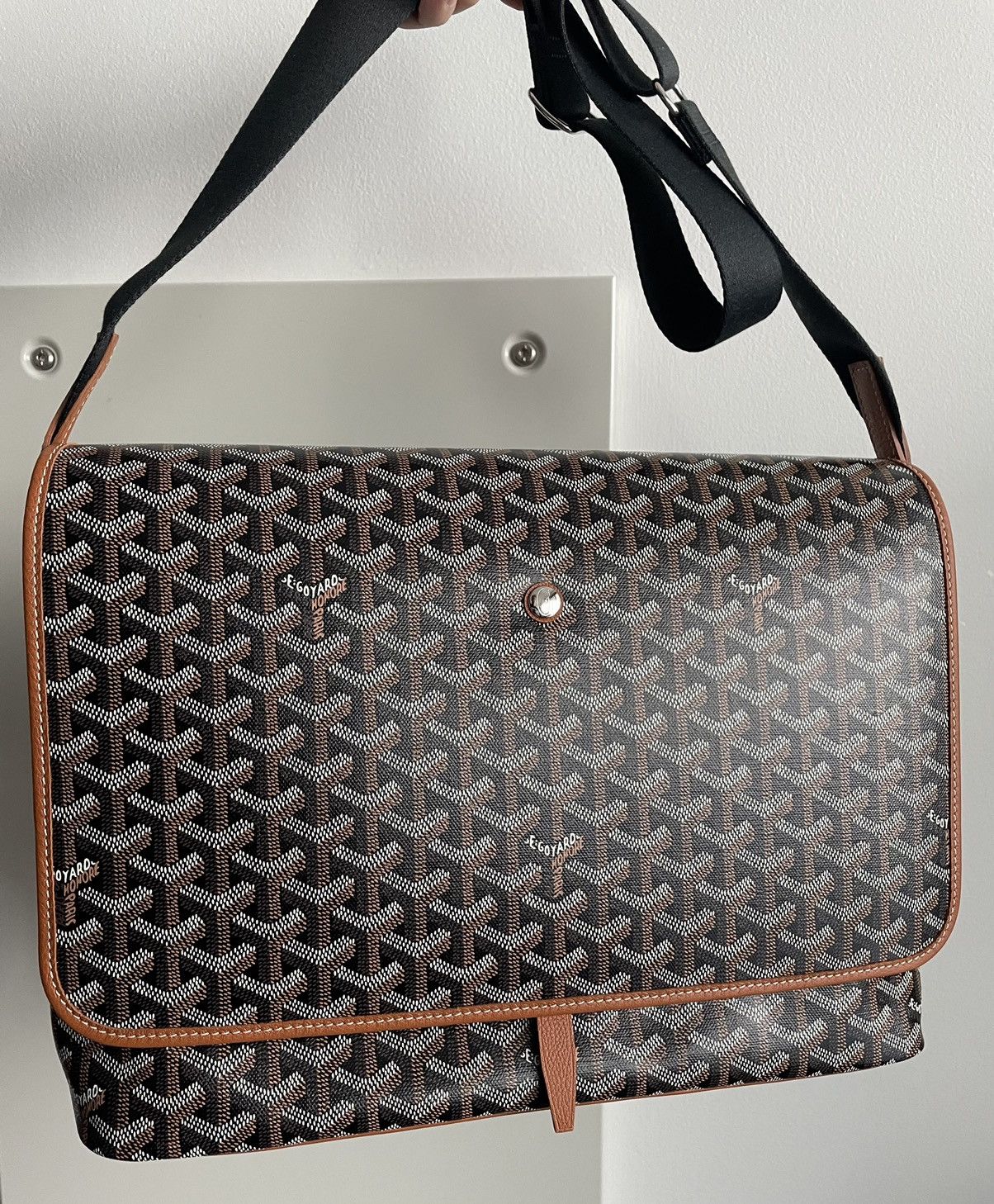 Goyard Brand NEW RARE Classic Goyard Crossbody Large Messenger Bag Size ONE SIZE - 17 Thumbnail
