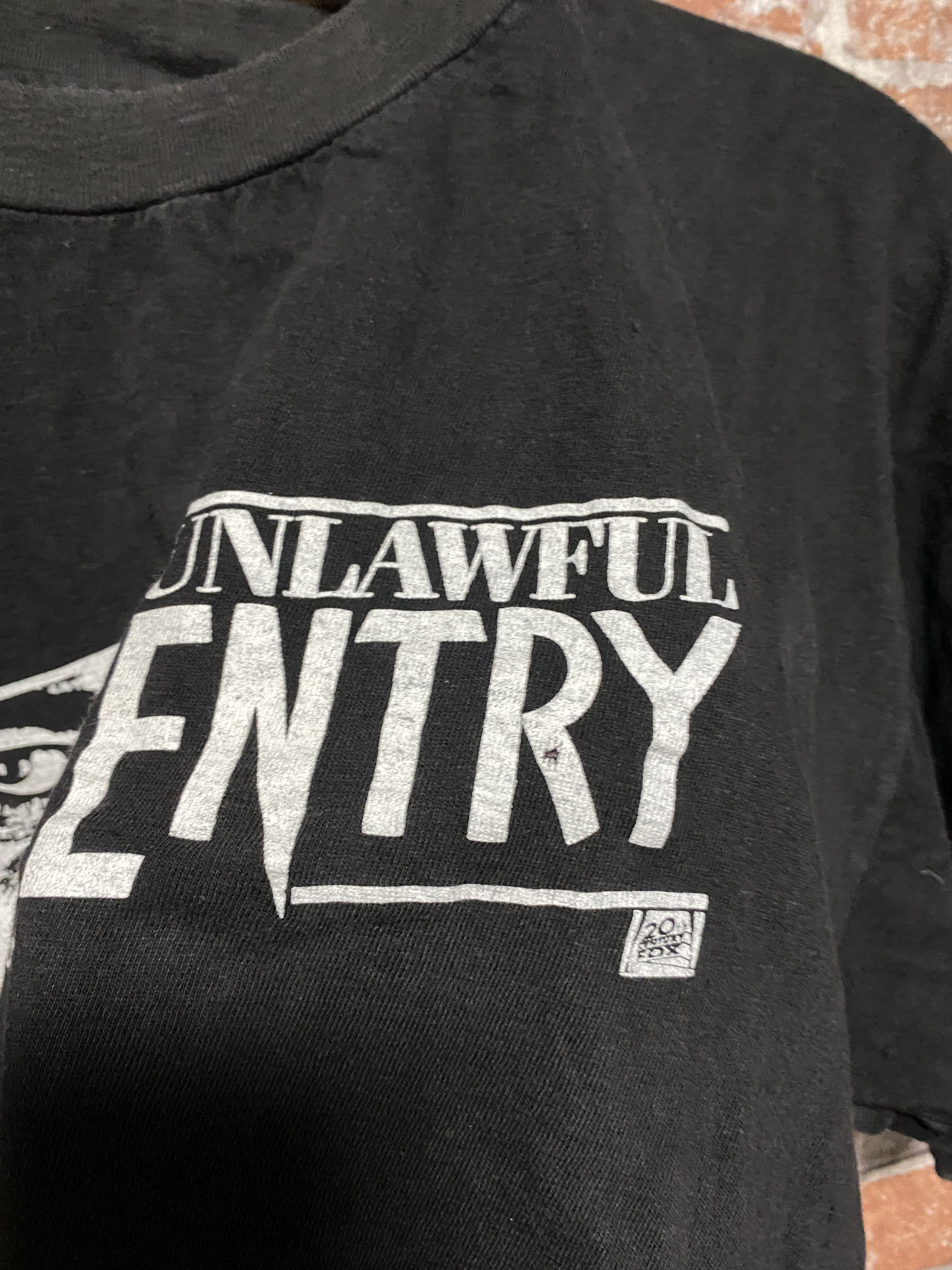 Vintage Rare Unlawful Entry 90s Vintage Movie Tee Size US XL / EU 56 / 4 - 8 Thumbnail