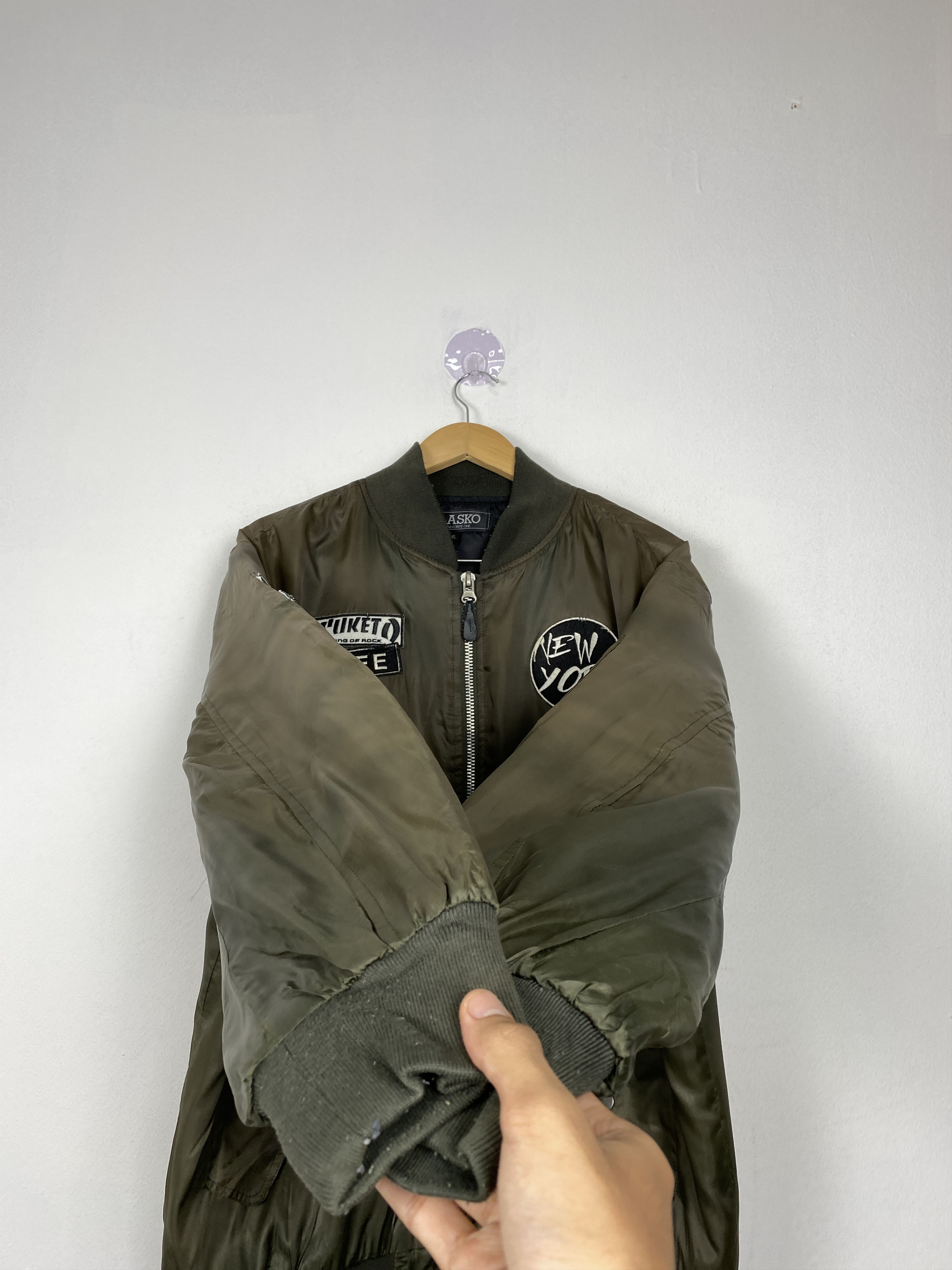Japanese Brand Vintage ALASKO New York Patch Logo Nylon Bomber Jacket Size US XXL / EU 58 / 5 - 6 Thumbnail