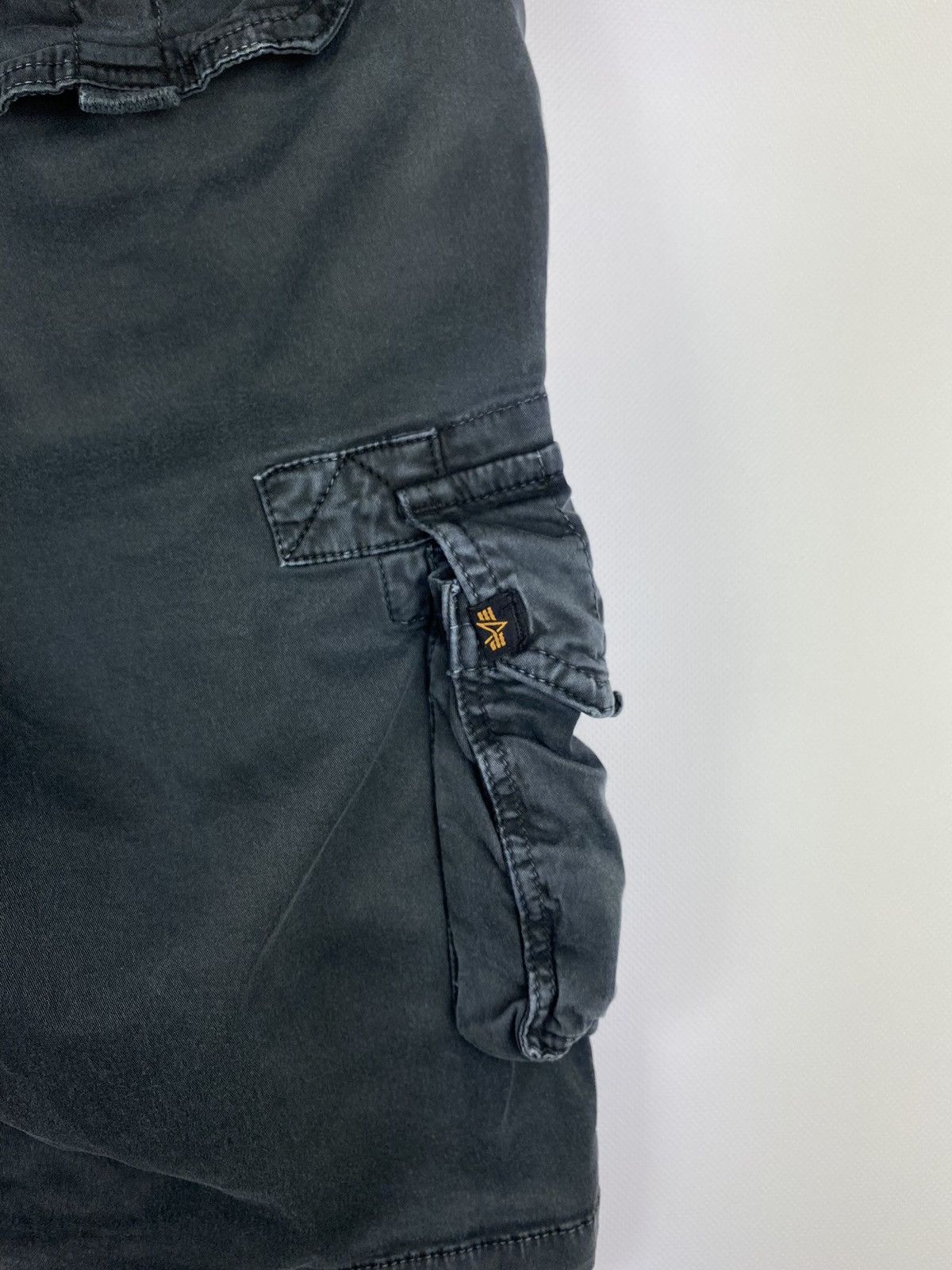 Alpha Industries Alpha Industries men’s cargo crew shorts size 32 faded Size US 32 / EU 48 - 10 Thumbnail