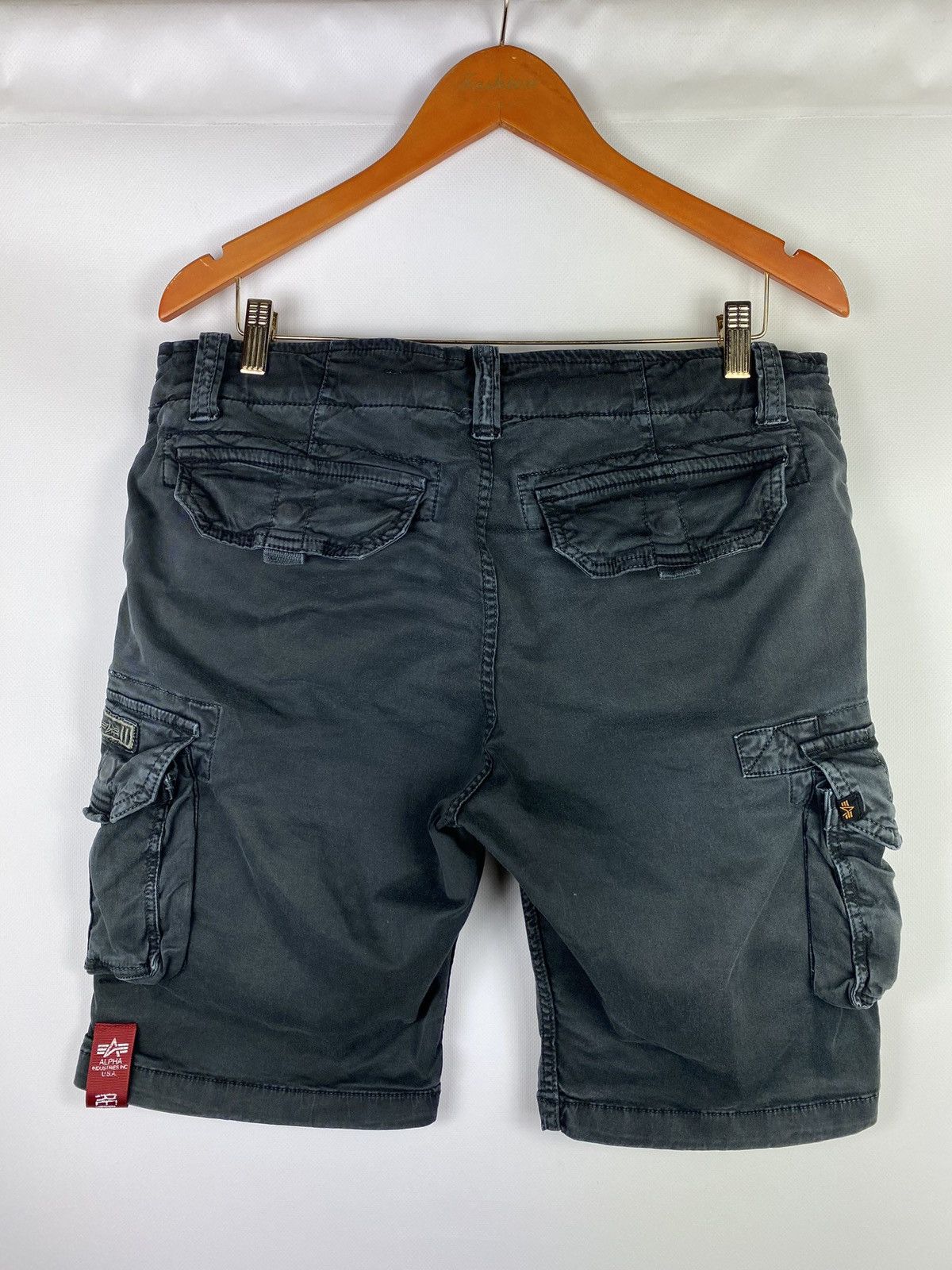 Alpha Industries Alpha Industries men’s cargo crew shorts size 32 faded Size US 32 / EU 48 - 9 Thumbnail