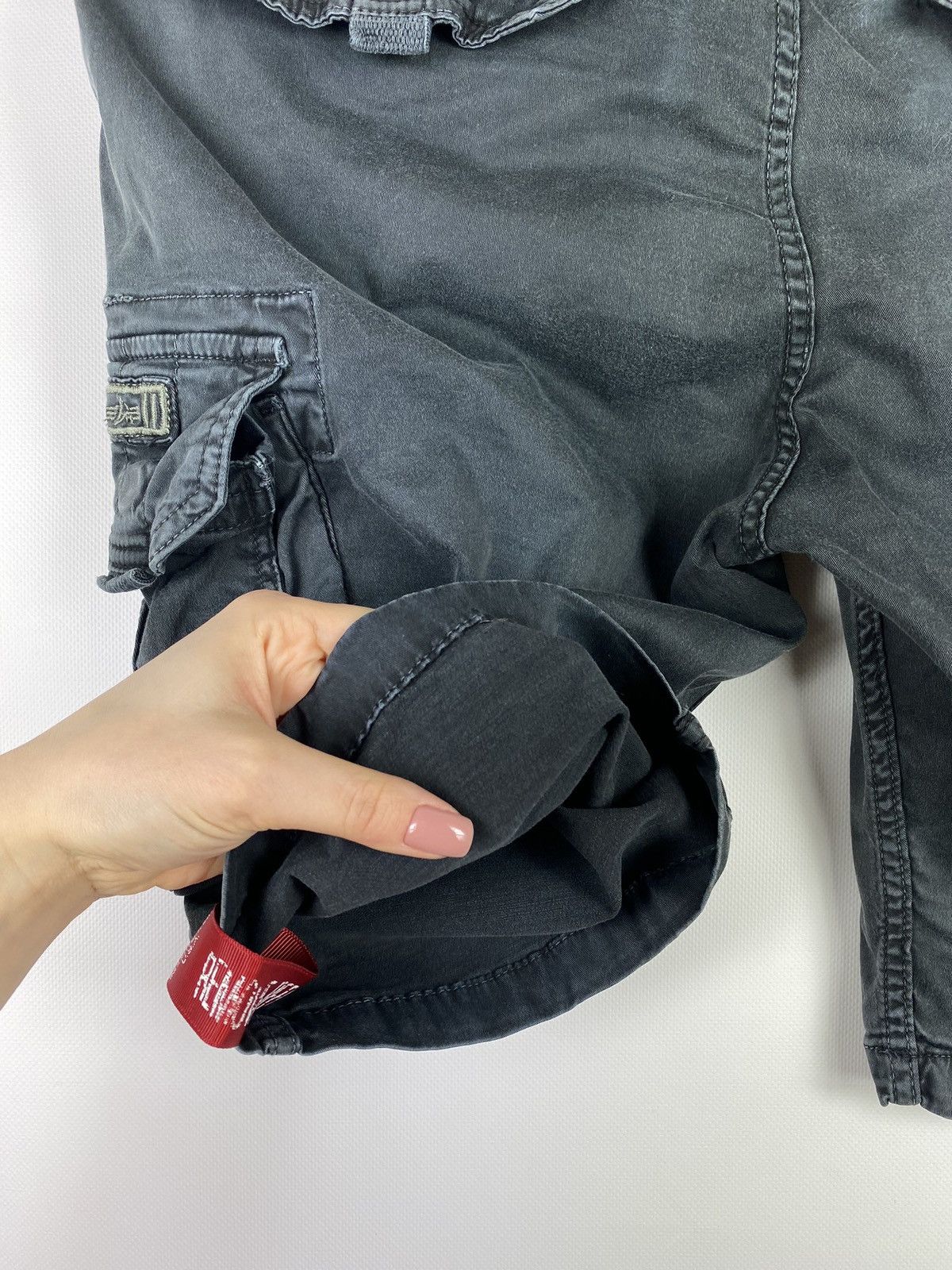 Alpha Industries Alpha Industries men’s cargo crew shorts size 32 faded Size US 32 / EU 48 - 13 Thumbnail