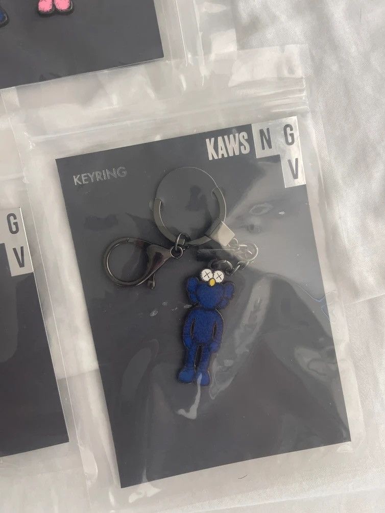 Kaws RARE VINTAGE Kaws Pins, Keychains & Magnets Size ONE SIZE - 8 Thumbnail