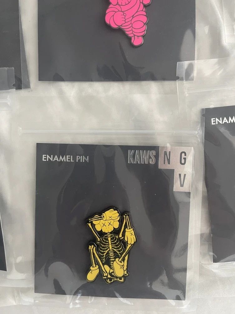 Kaws RARE VINTAGE Kaws Pins, Keychains & Magnets Size ONE SIZE - 6 Thumbnail