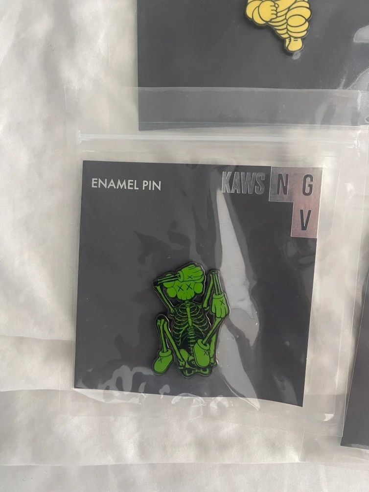 Kaws RARE VINTAGE Kaws Pins, Keychains & Magnets Size ONE SIZE - 5 Thumbnail
