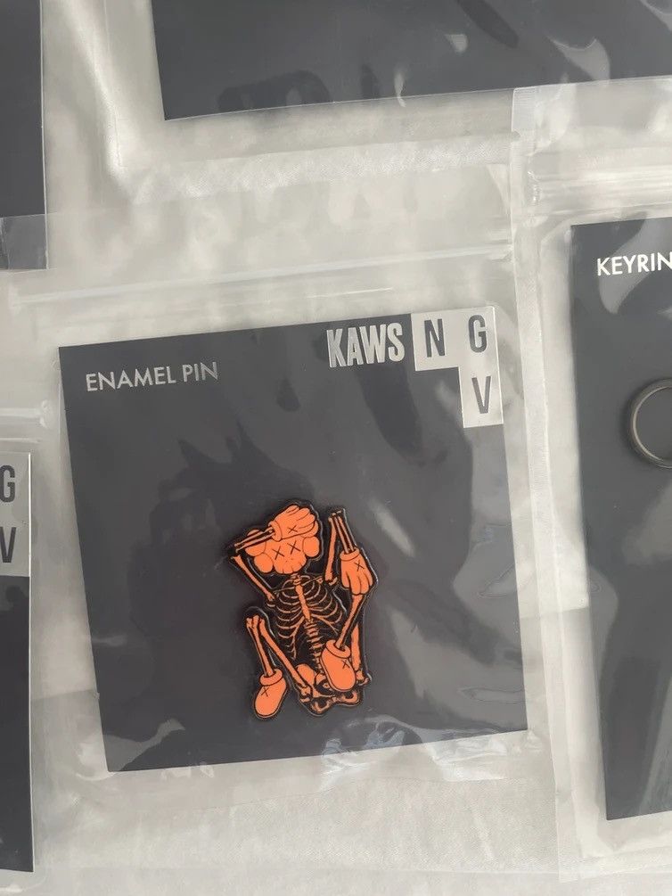 Kaws RARE VINTAGE Kaws Pins, Keychains & Magnets Size ONE SIZE - 7 Thumbnail