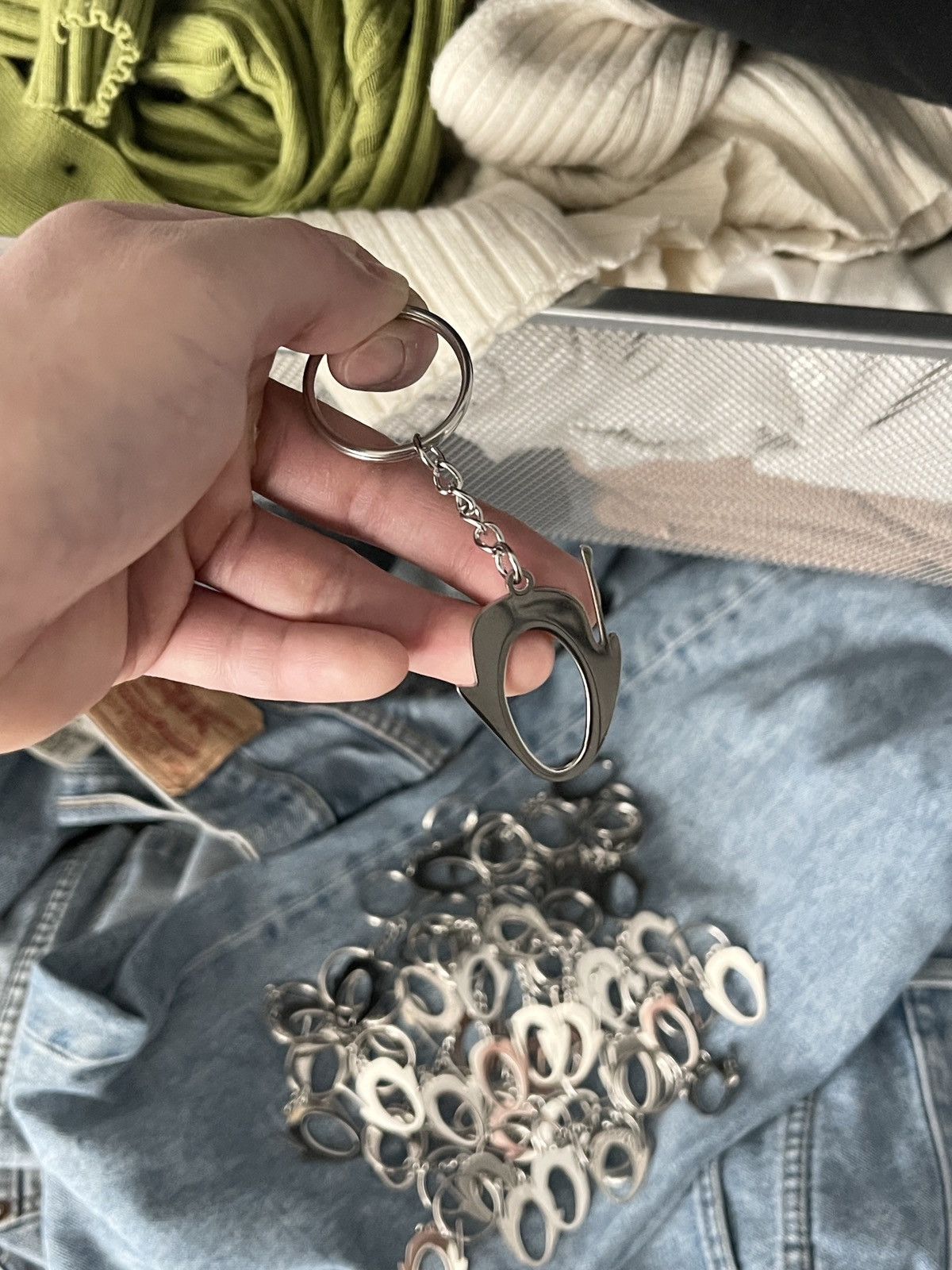 Vintage Vintage Japan Alien Logo Keyring Size ONE SIZE - 2 Thumbnail