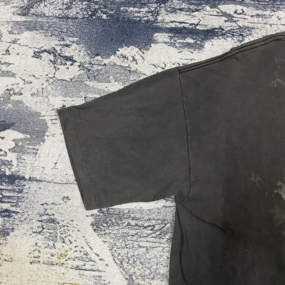 NBA × Nutmeg × Vintage Vintage 90s NBA Chichago Bulls Nutmeg Mills Faded Tees Size US L / EU 52-54 / 3 - 13 Thumbnail