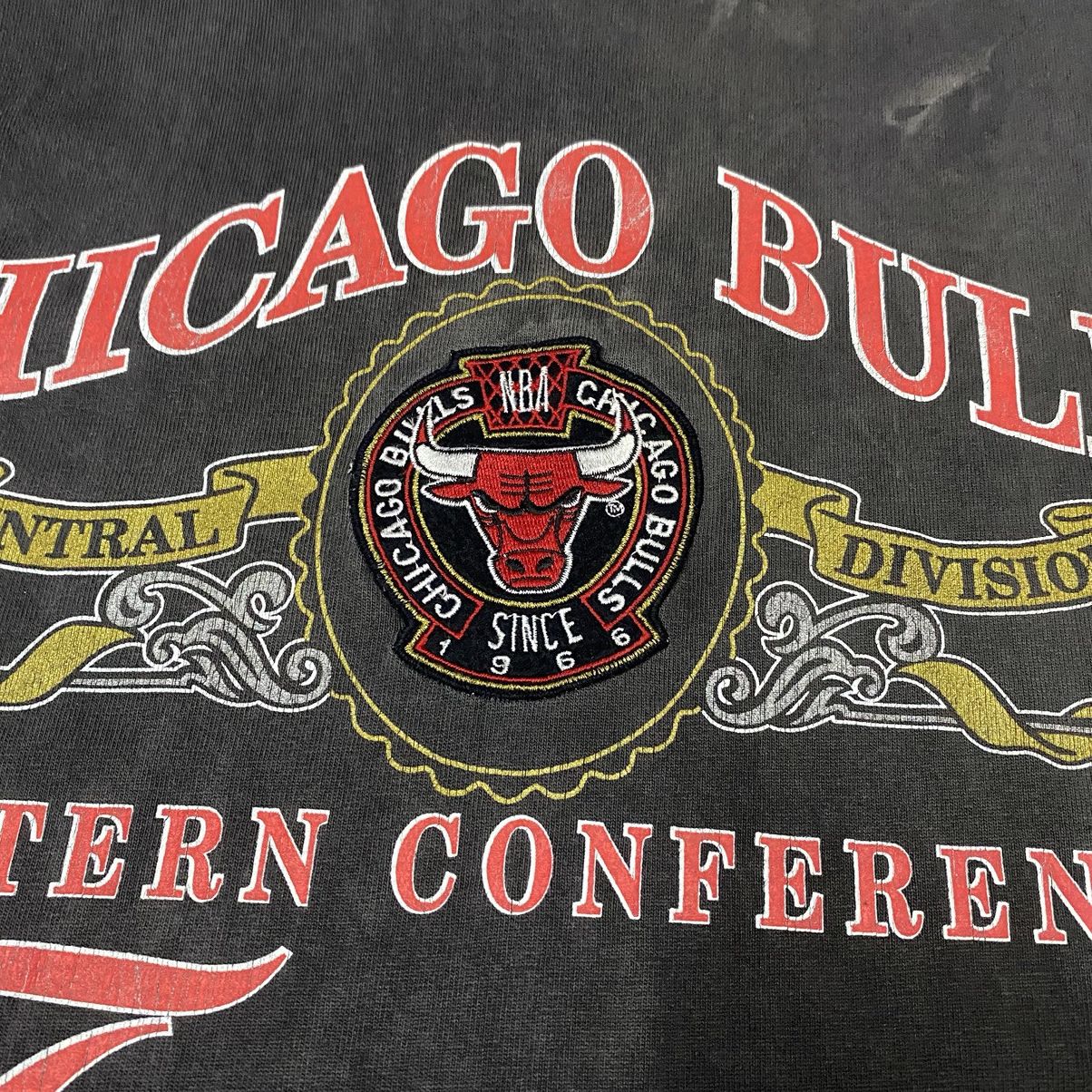 NBA × Nutmeg × Vintage Vintage 90s NBA Chichago Bulls Nutmeg Mills Faded Tees Size US L / EU 52-54 / 3 - 8 Thumbnail