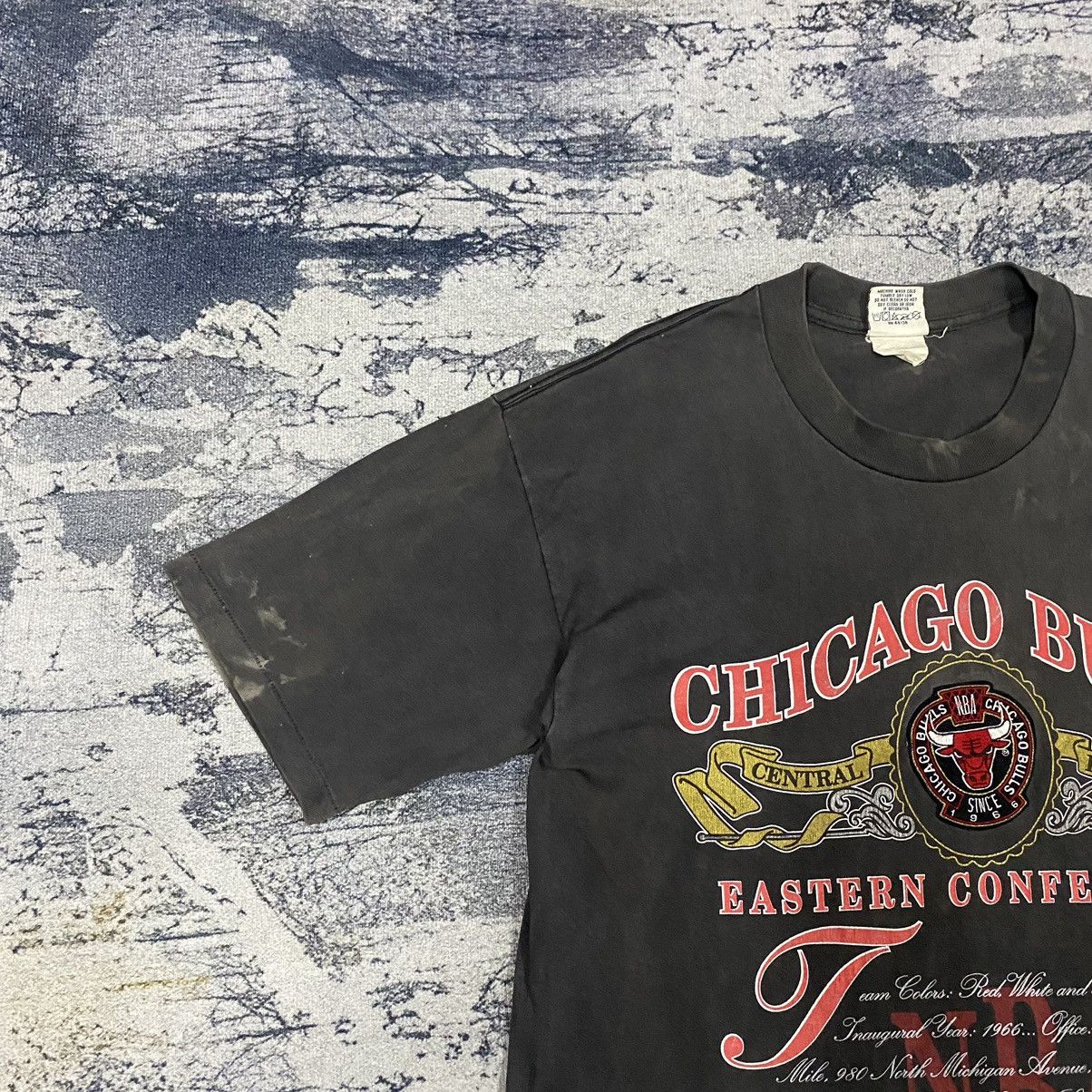 NBA × Nutmeg × Vintage Vintage 90s NBA Chichago Bulls Nutmeg Mills Faded Tees Size US L / EU 52-54 / 3 - 3 Thumbnail