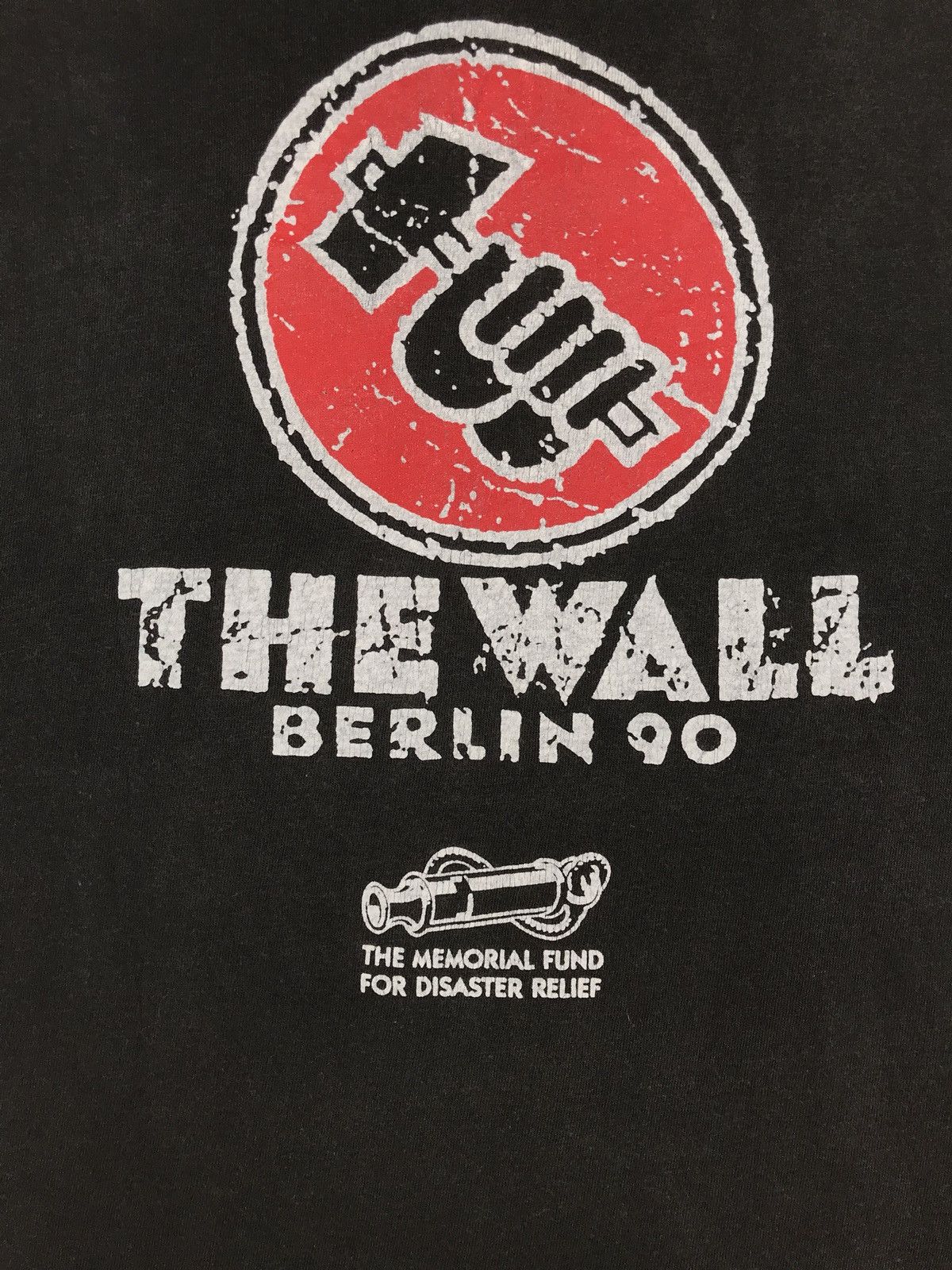 Band Tees FINAL PRICE ‼️Vtg 90’s Pink Floyd The Wall Video at Berlin Size US L / EU 52-54 / 3 - 6 Thumbnail