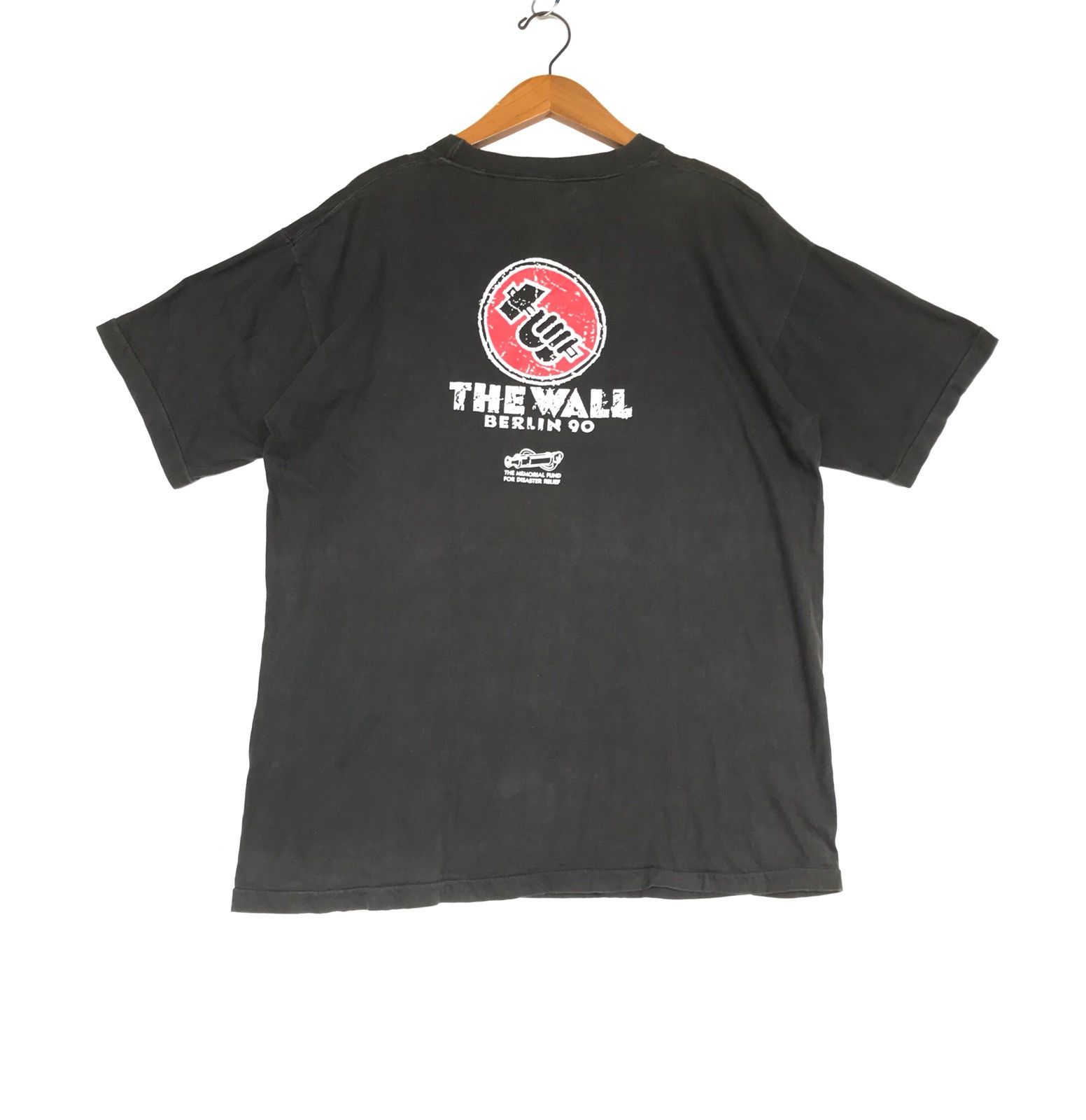 Band Tees FINAL PRICE ‼️Vtg 90’s Pink Floyd The Wall Video at Berlin Size US L / EU 52-54 / 3 - 5 Thumbnail